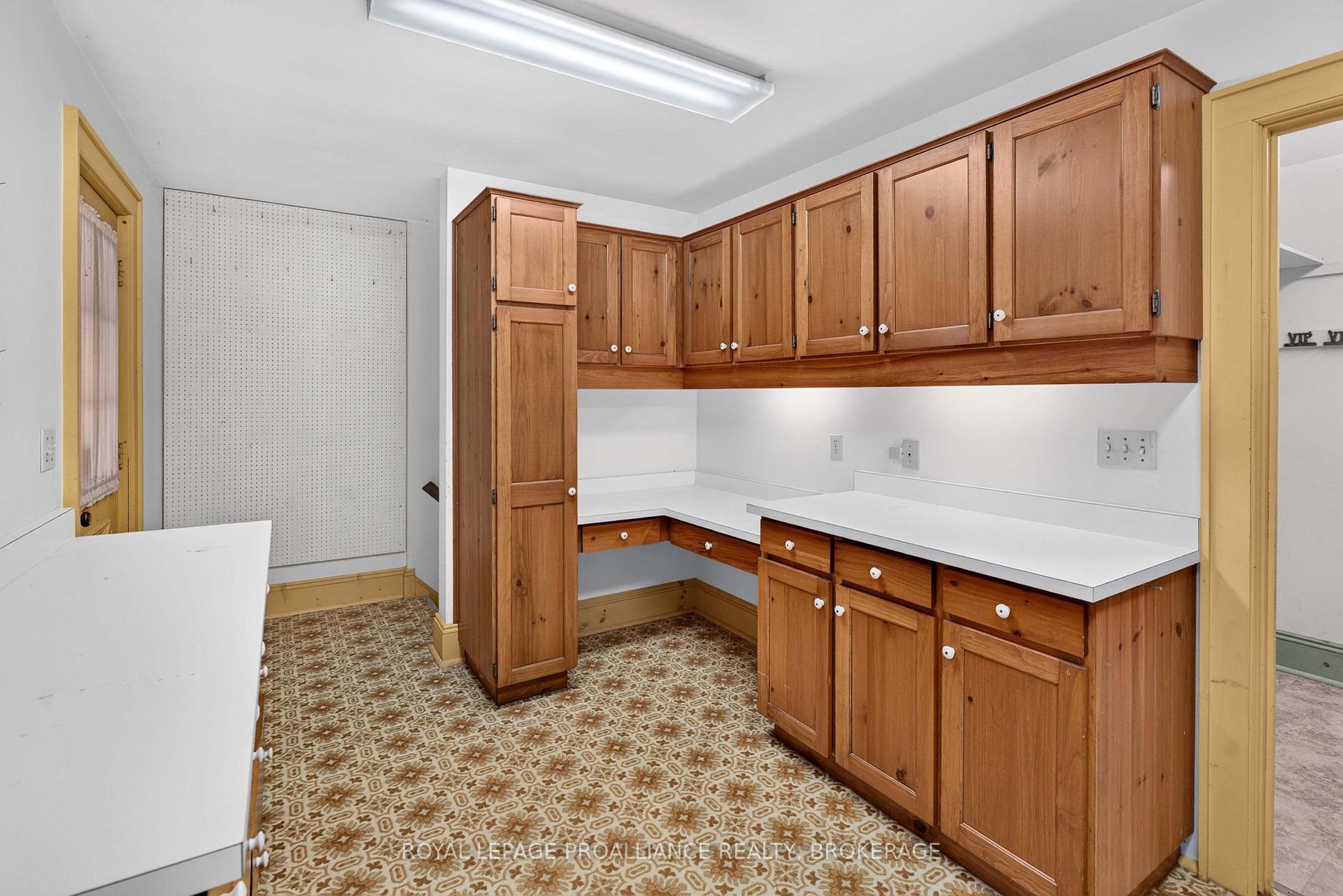 Photo 20 of 110 Lakeshore Boulevard, Kingston, City SouthWest — HOMEH