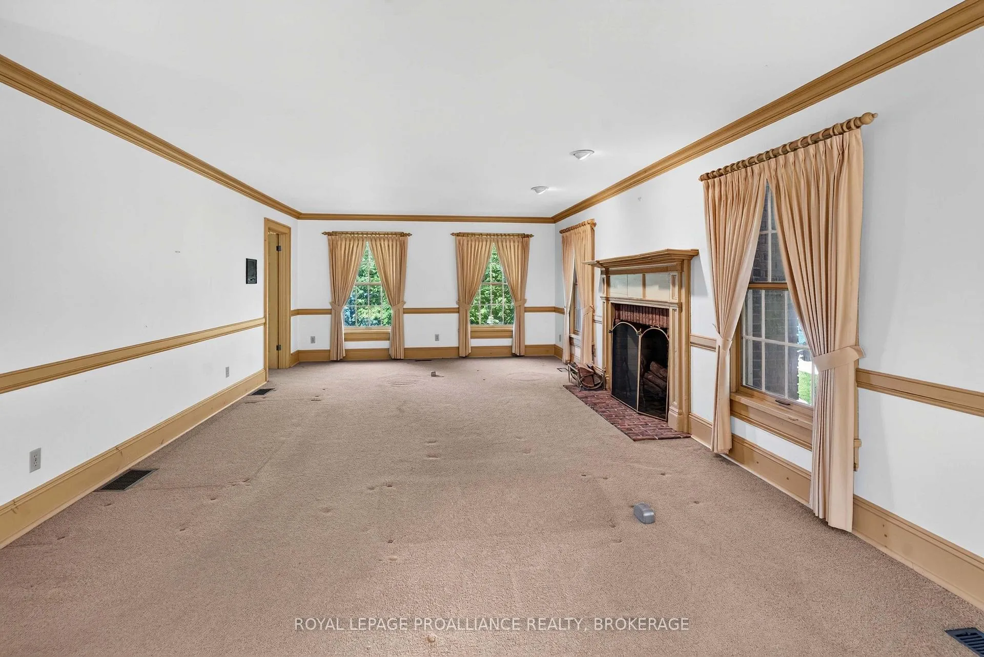 Photo 9 of 110 Lakeshore Boulevard, Kingston, City SouthWest — HOMEH