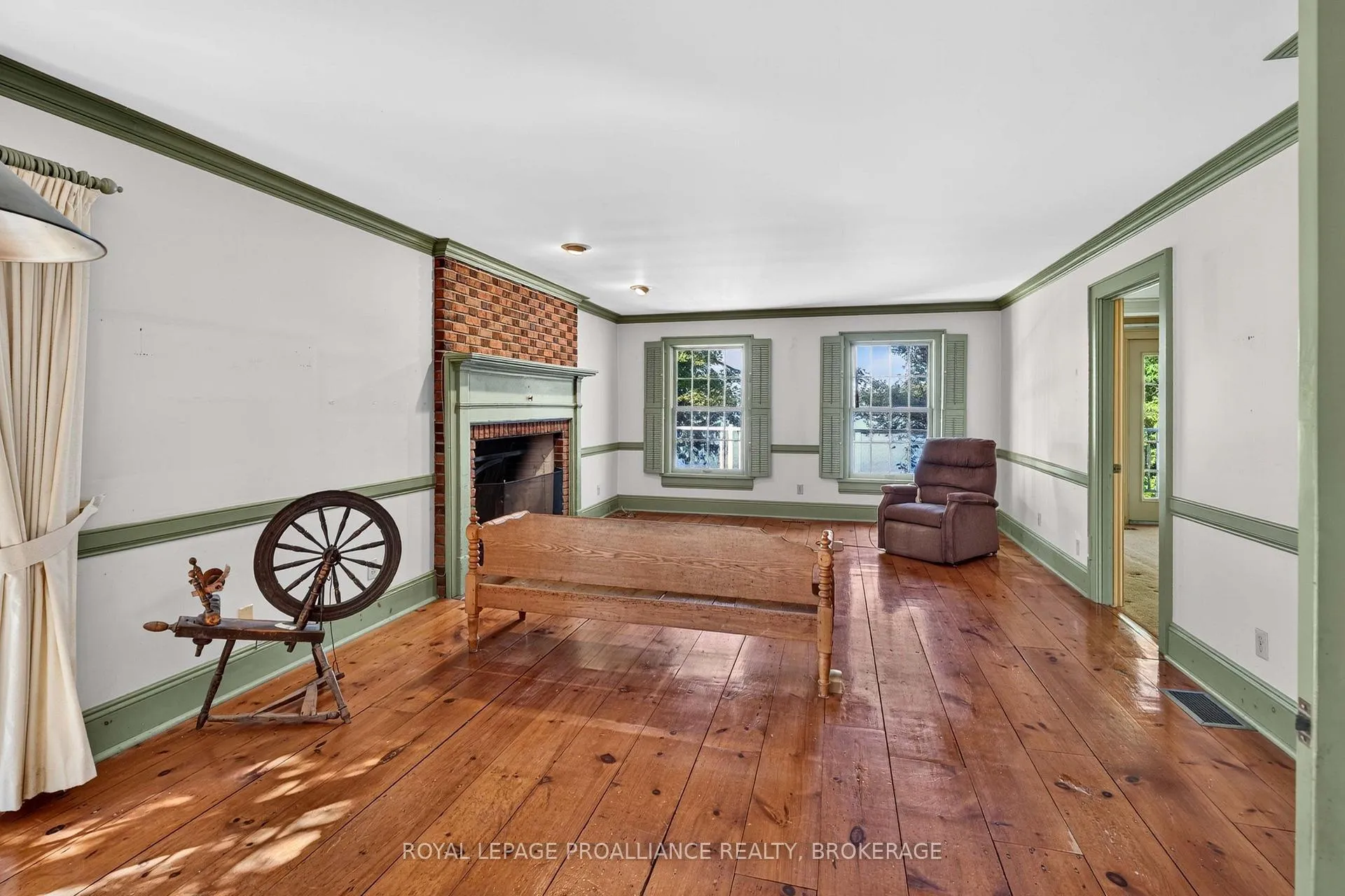 Photo 14 of 110 Lakeshore Boulevard, Kingston, City SouthWest — HOMEH
