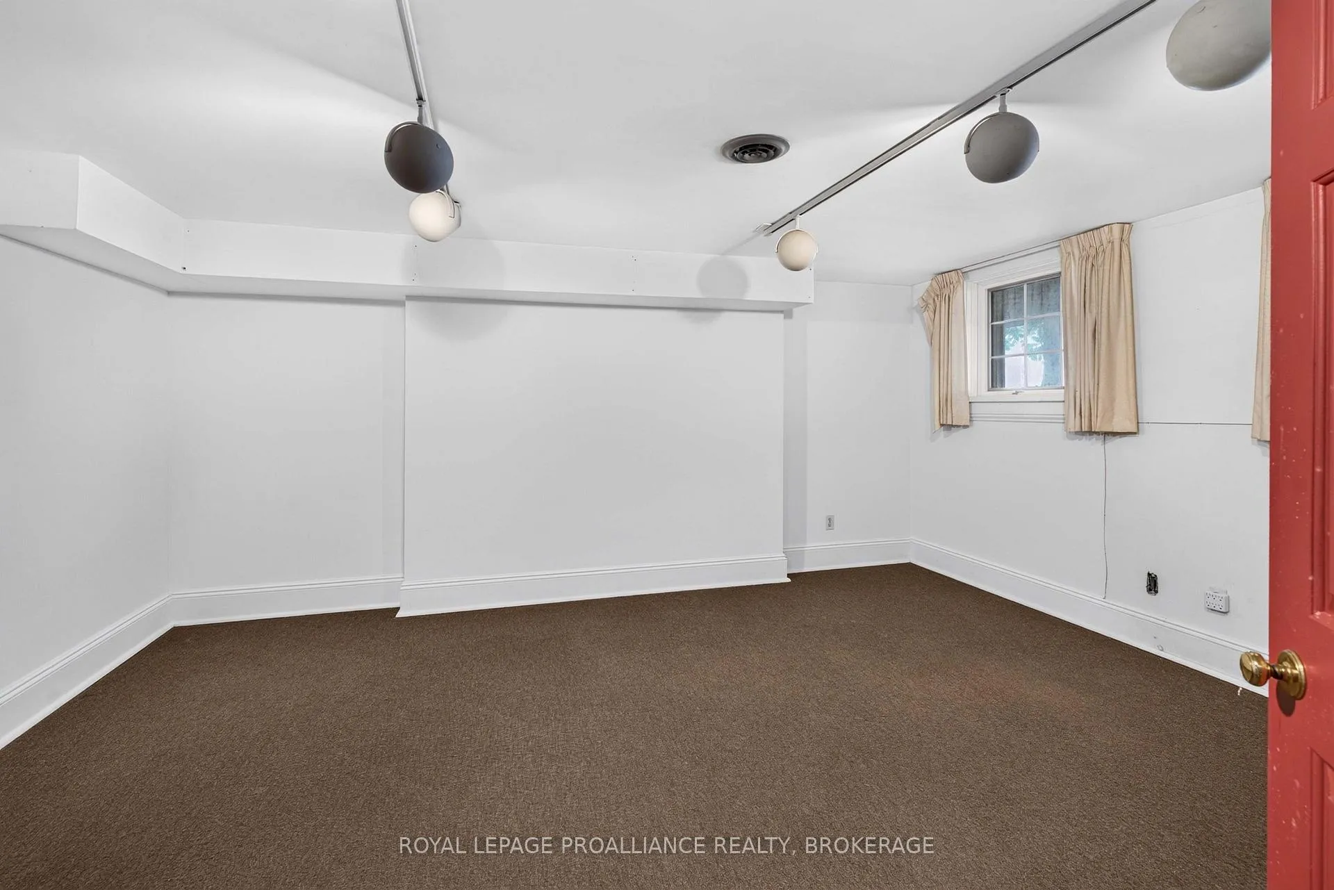Photo 32 of 110 Lakeshore Boulevard, Kingston, City SouthWest — HOMEH