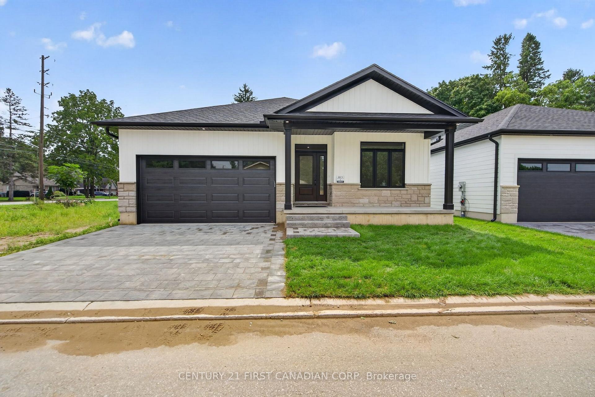 Photo 2 of Unit 4, 430 Head Street N, Strathroy-Caradoc, NE — HOMEH