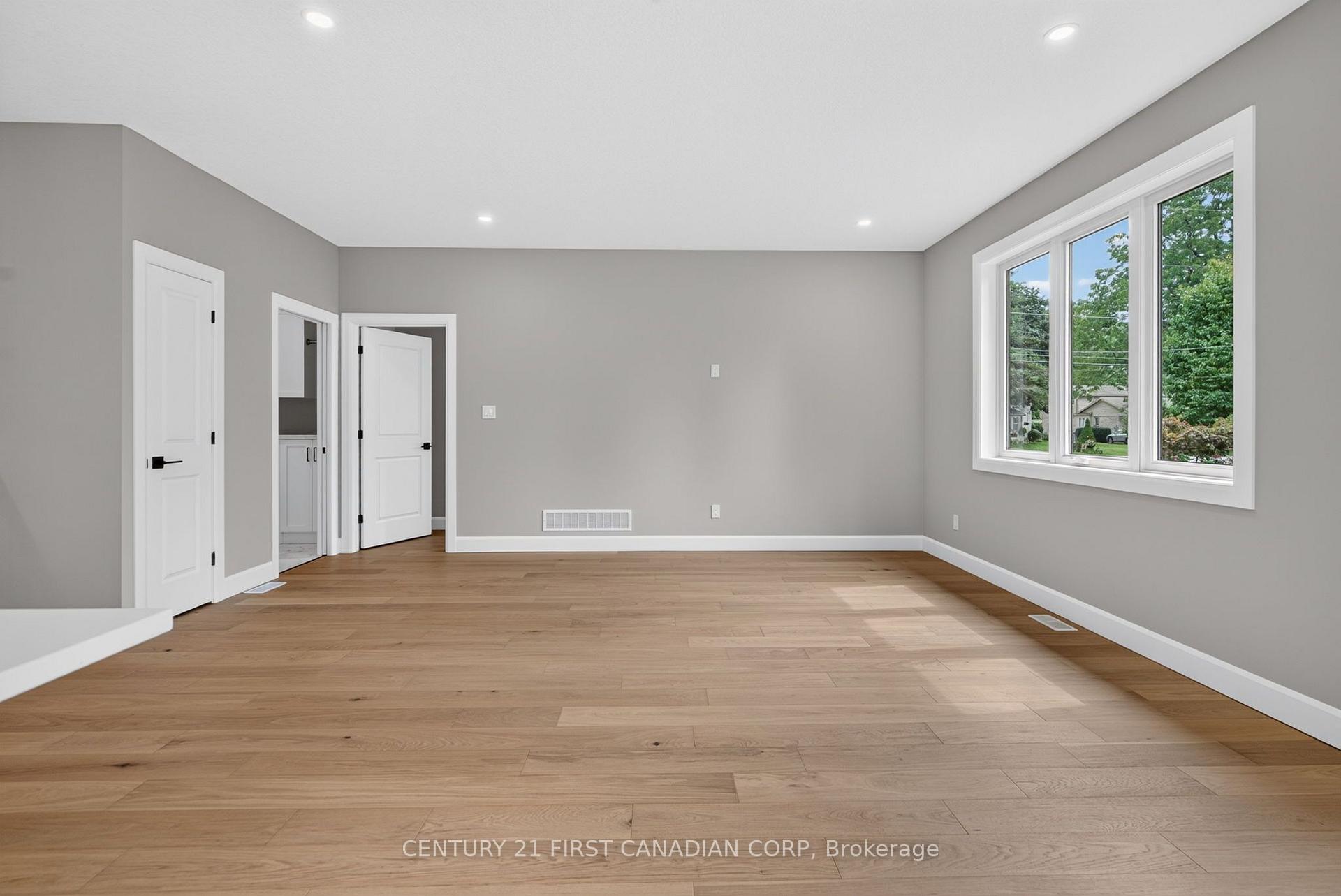 Photo 14 of Unit 4, 430 Head Street N, Strathroy-Caradoc, NE — HOMEH
