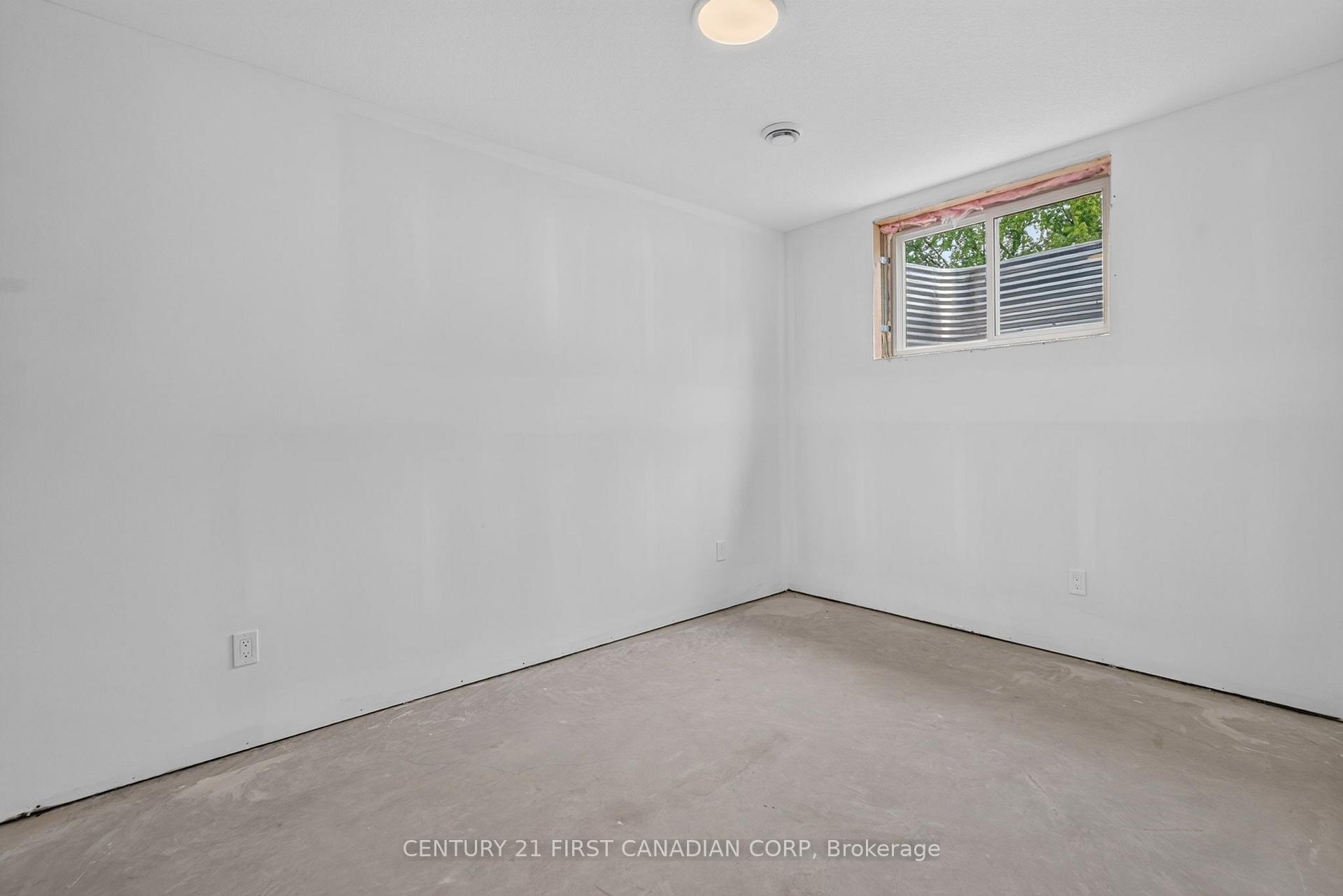 Photo 27 of Unit 4, 430 Head Street N, Strathroy-Caradoc, NE — HOMEH