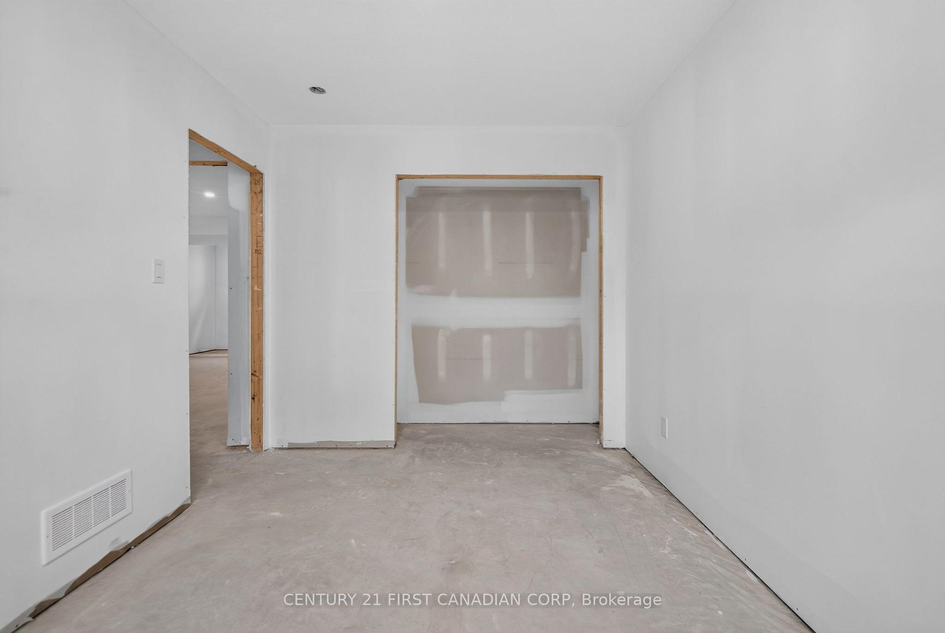 Photo 28 of Unit 4, 430 Head Street N, Strathroy-Caradoc, NE — HOMEH