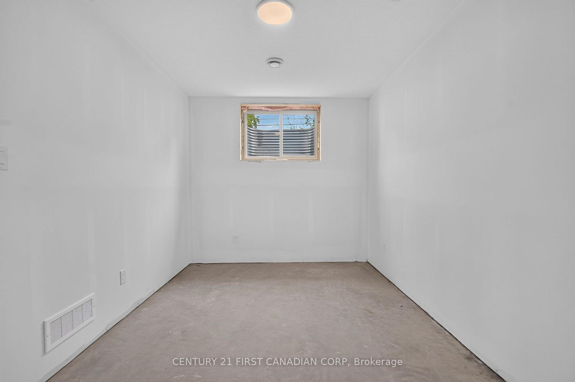 Photo 29 of Unit 4, 430 Head Street N, Strathroy-Caradoc, NE — HOMEH