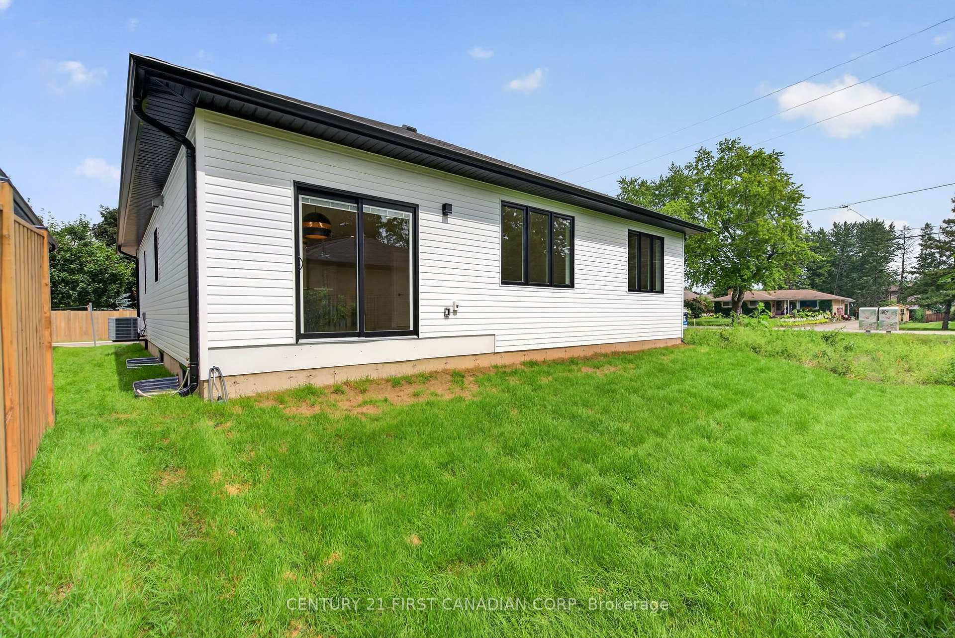 Photo 32 of Unit 4, 430 Head Street N, Strathroy-Caradoc, NE — HOMEH