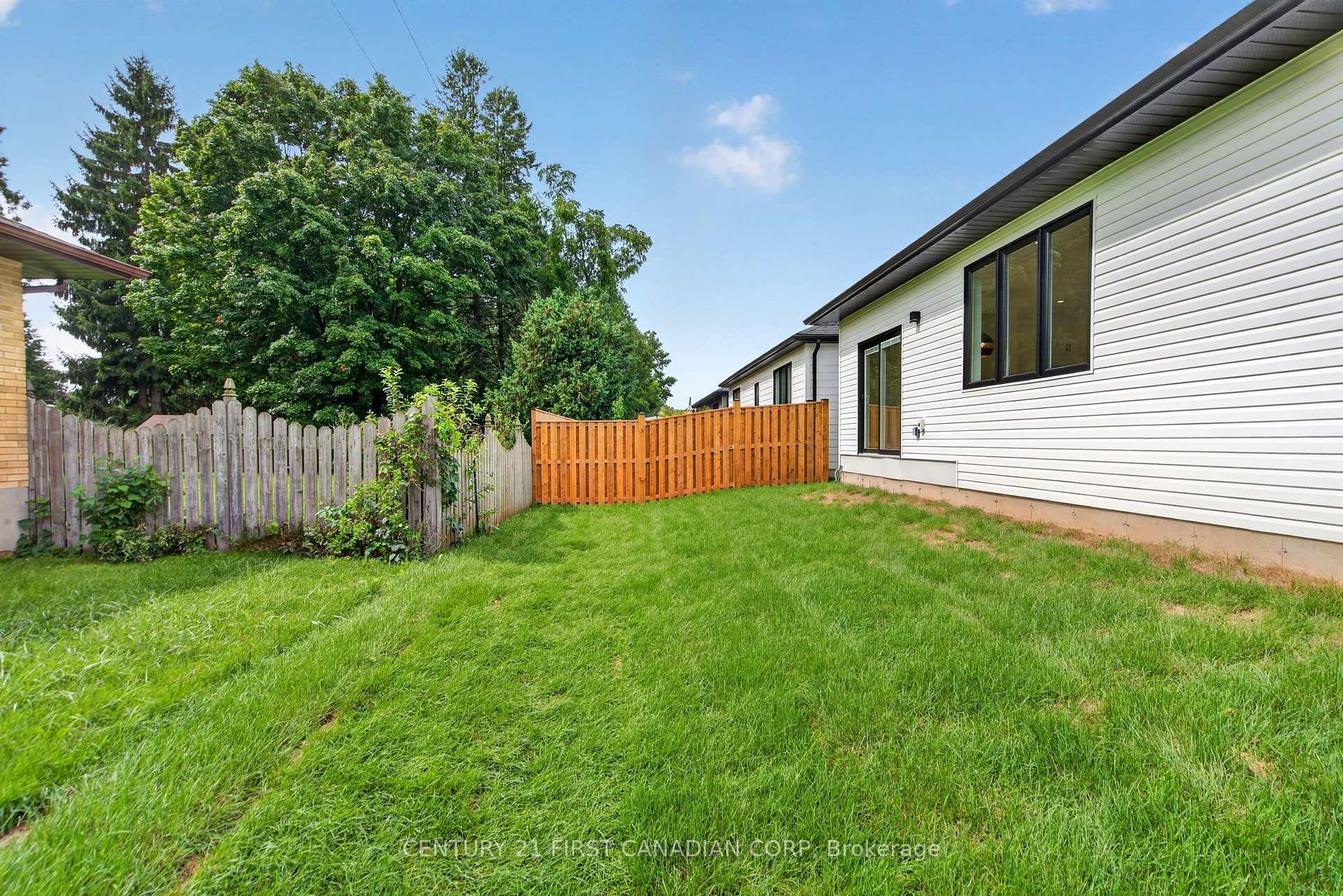 Photo 33 of Unit 4, 430 Head Street N, Strathroy-Caradoc, NE — HOMEH