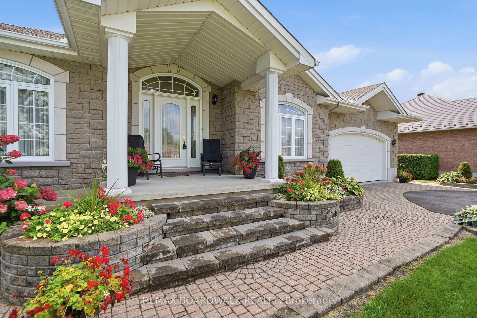 Photo 4 of 819 Laval Street, Casselman, Casselman — HOMEH