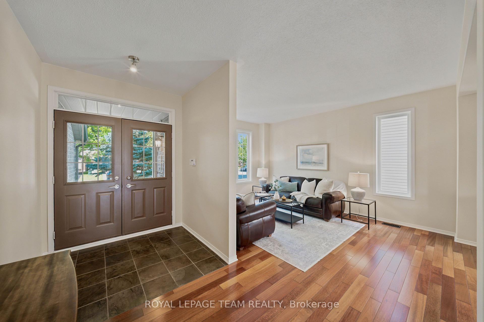 Photo 4 of 32 Glenrill Place, Ottawa, Kanata - Emerald Meadows/Trailwest — HOMEH