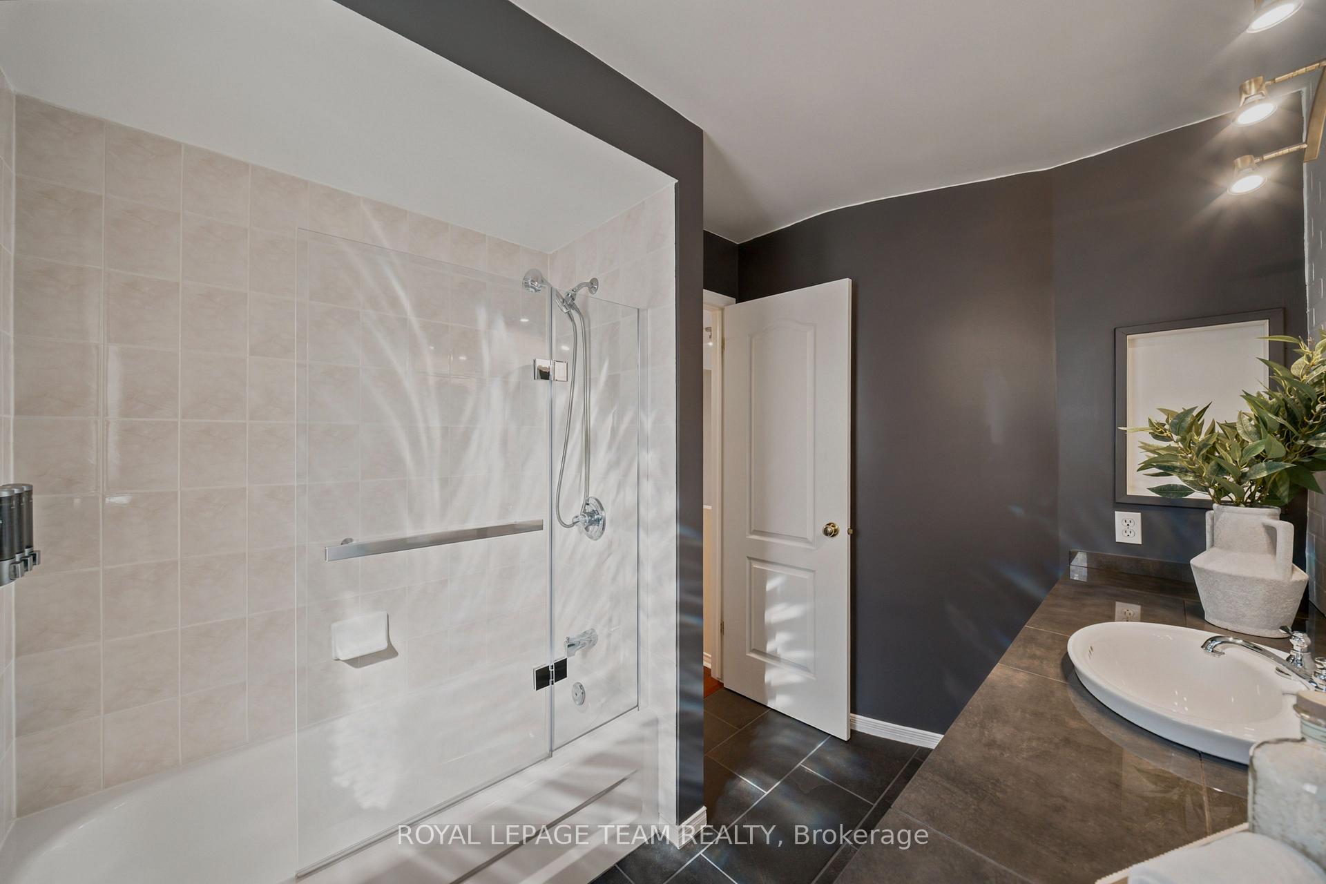 Photo 77 of 32 Glenrill Place, Ottawa, Kanata - Emerald Meadows/Trailwest — HOMEH