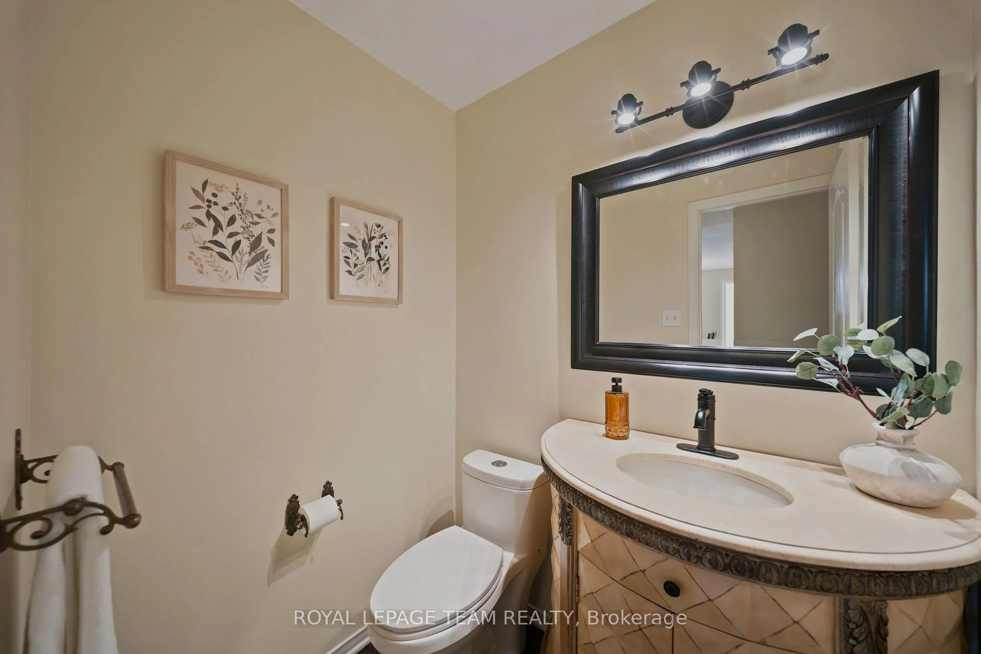 Photo 13 of 32 Glenrill Place, Ottawa, Kanata - Emerald Meadows/Trailwest — HOMEH
