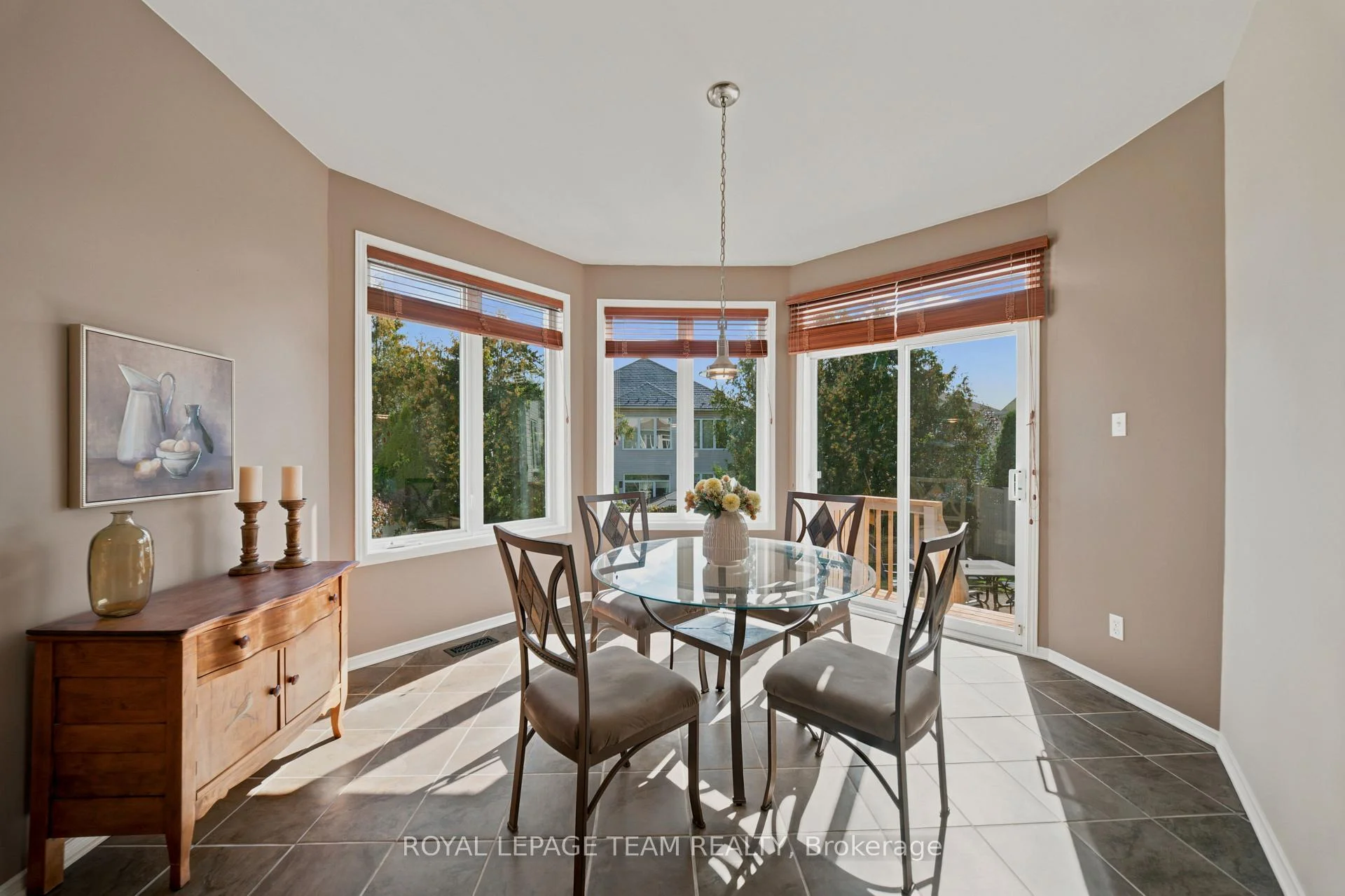 Photo 15 of 32 Glenrill Place, Ottawa, Kanata - Emerald Meadows/Trailwest — HOMEH