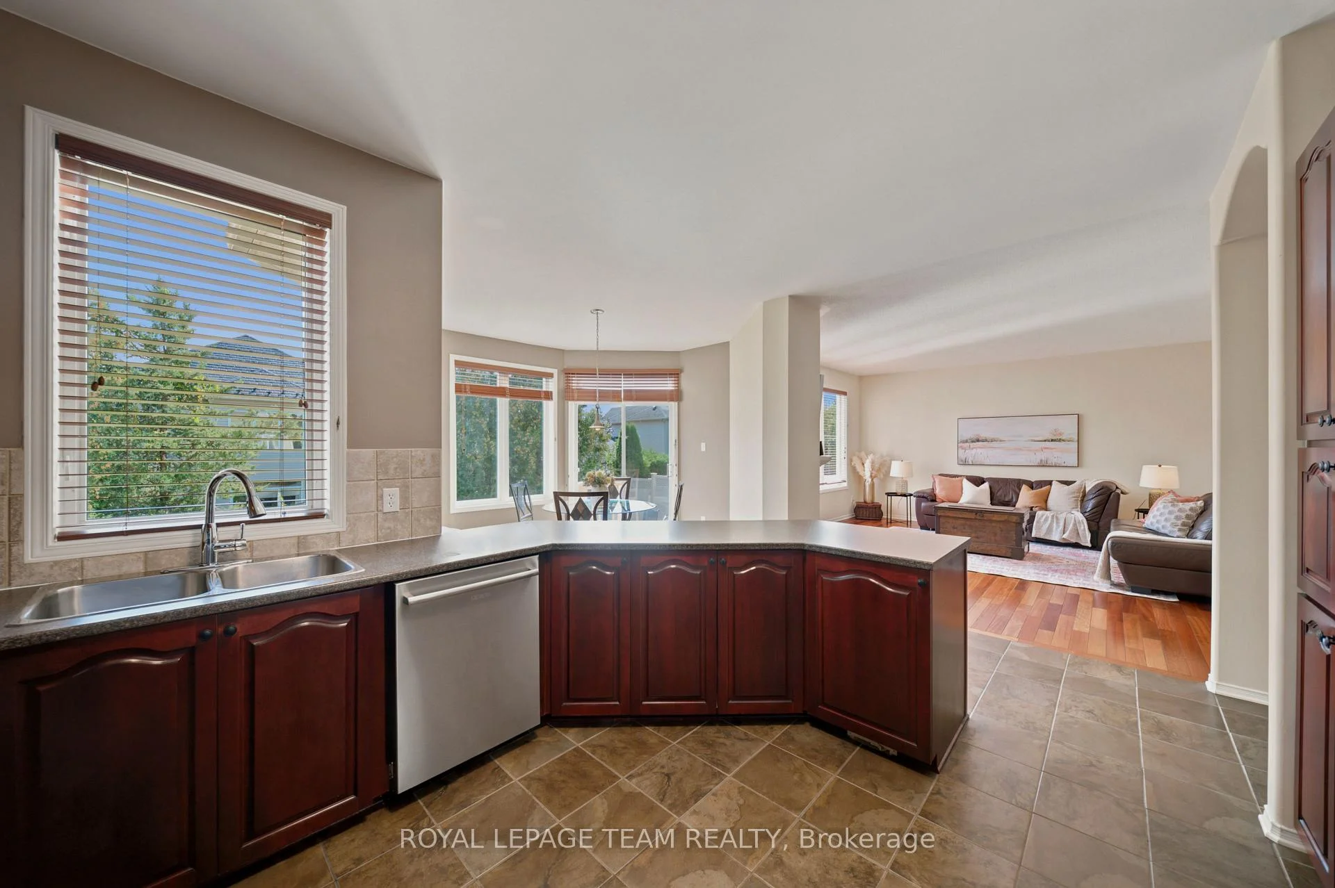 Photo 21 of 32 Glenrill Place, Ottawa, Kanata - Emerald Meadows/Trailwest — HOMEH