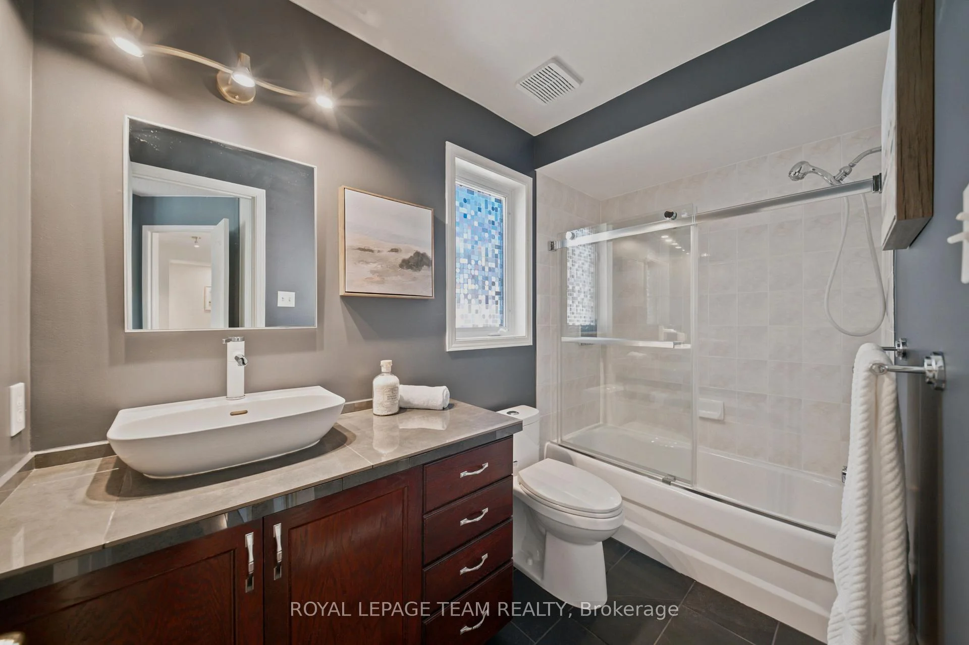Photo 26 of 32 Glenrill Place, Ottawa, Kanata - Emerald Meadows/Trailwest — HOMEH