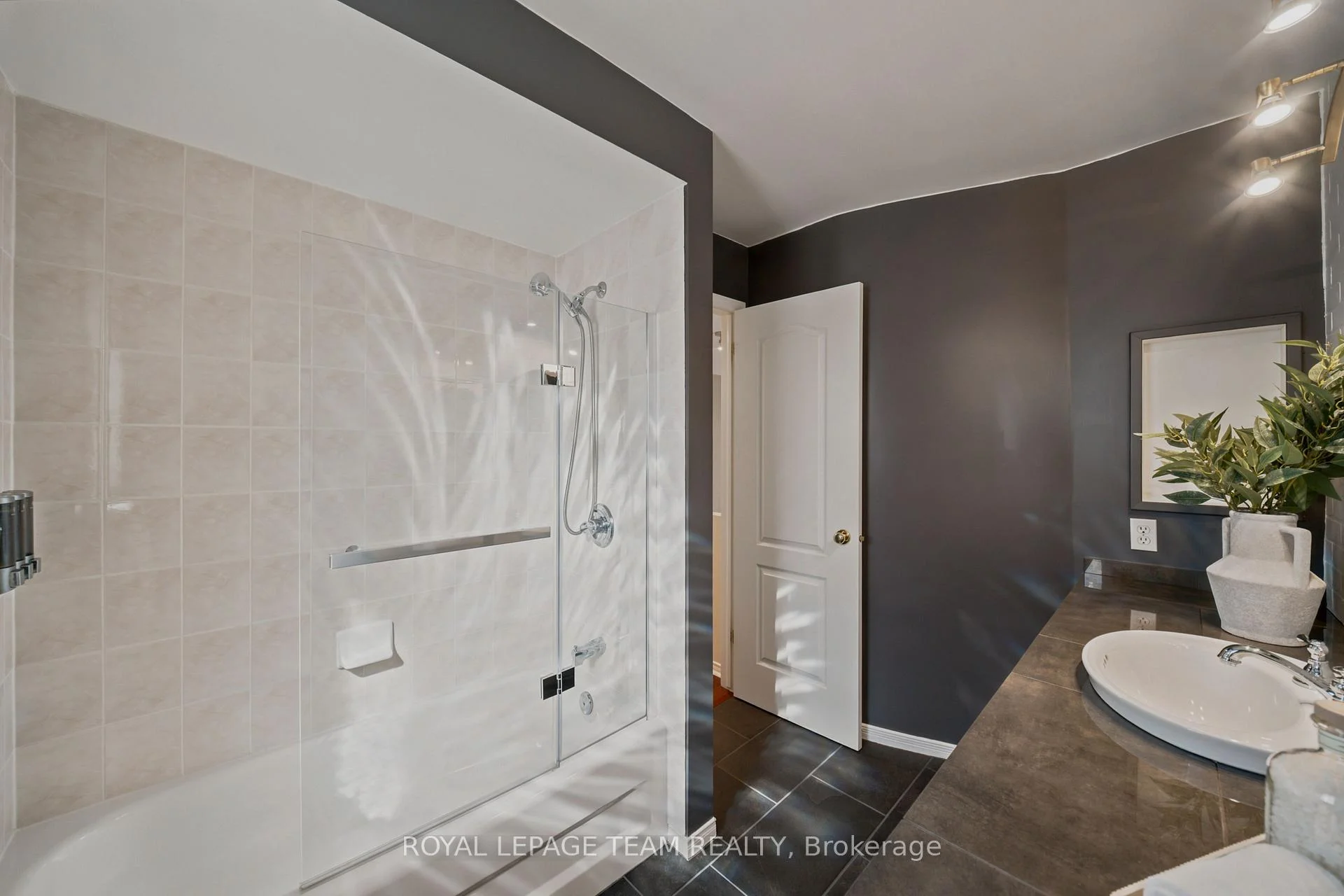 Photo 31 of 32 Glenrill Place, Ottawa, Kanata - Emerald Meadows/Trailwest — HOMEH