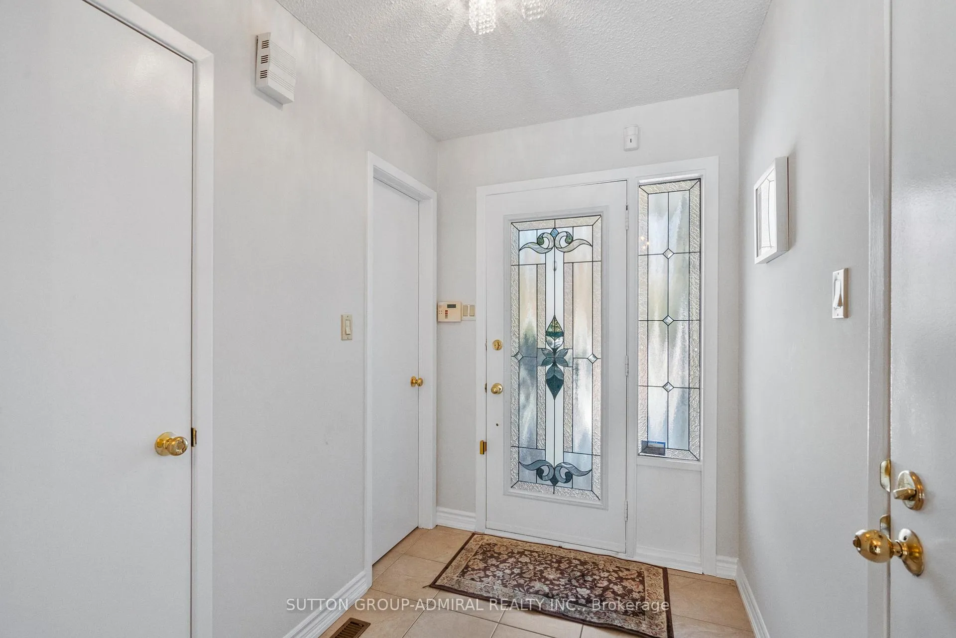 Photo 3 of 31 Karen Street, Vaughan, Crestwood-Springfarm-Yorkhill — HOMEH