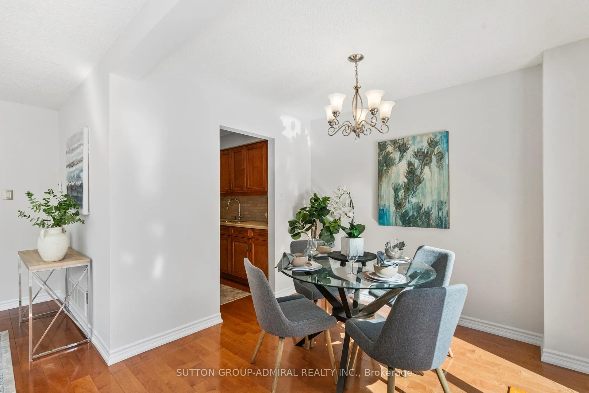 Photo 10 of 31 Karen Street, Vaughan, Crestwood-Springfarm-Yorkhill — HOMEH