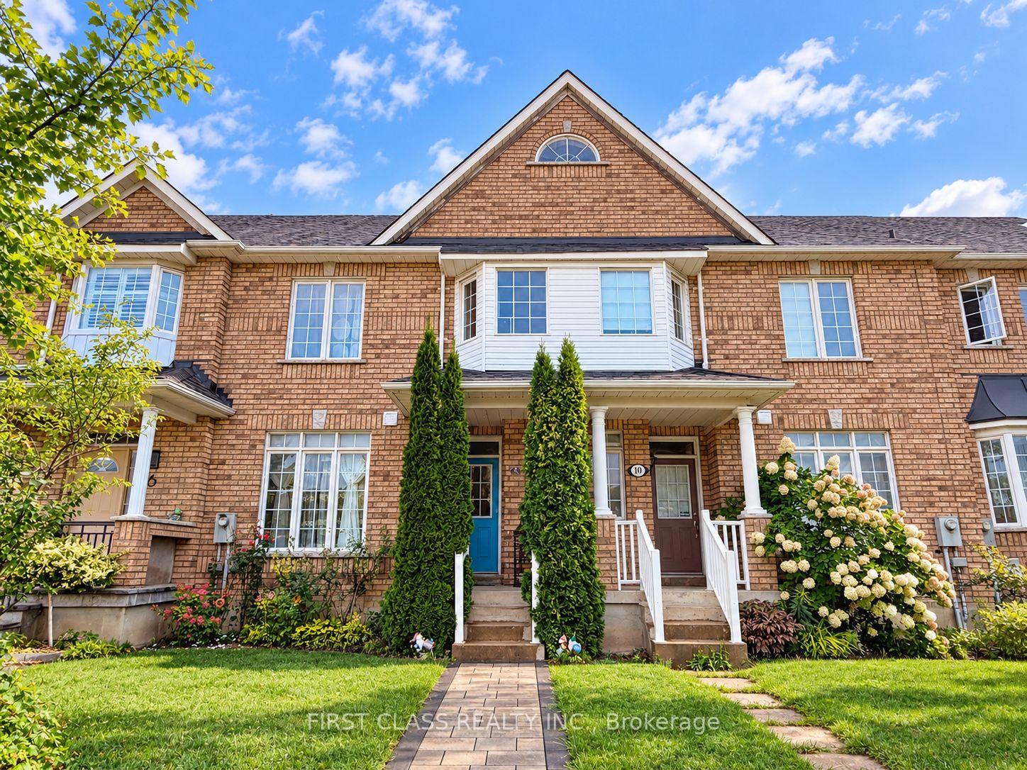 Front of 8 Catalina Crescent