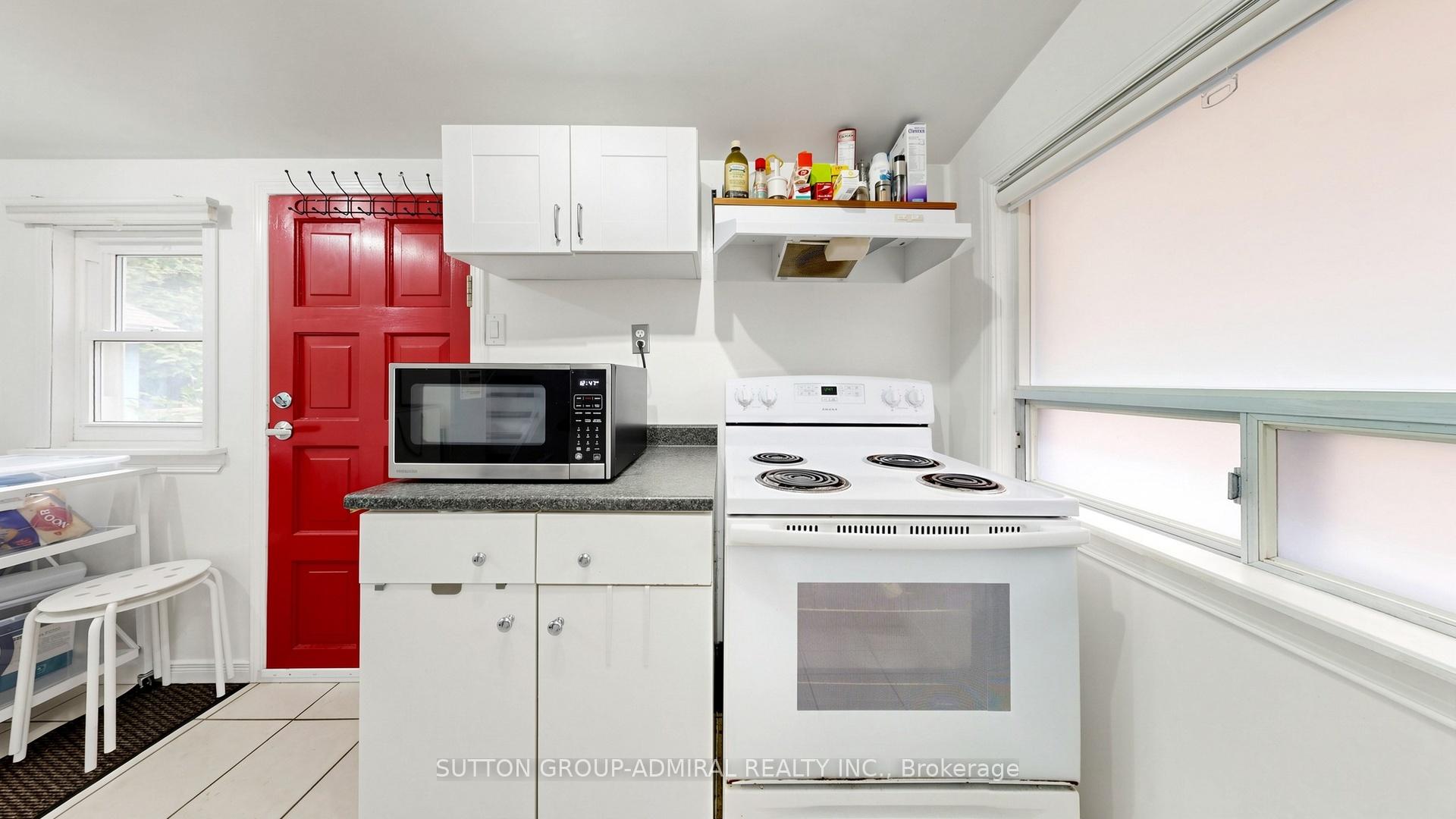 Photo 10 of 75 Rockcliffe Boulevard, Toronto, Rockcliffe-Smythe — HOMEH