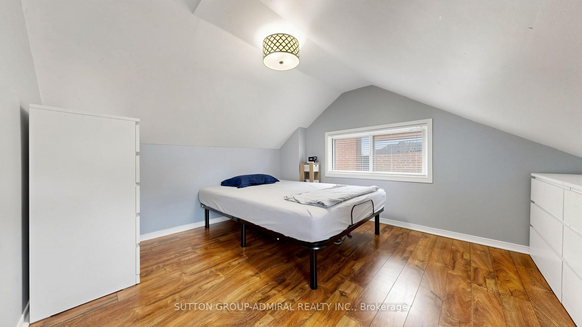 Photo 14 of 75 Rockcliffe Boulevard, Toronto, Rockcliffe-Smythe — HOMEH