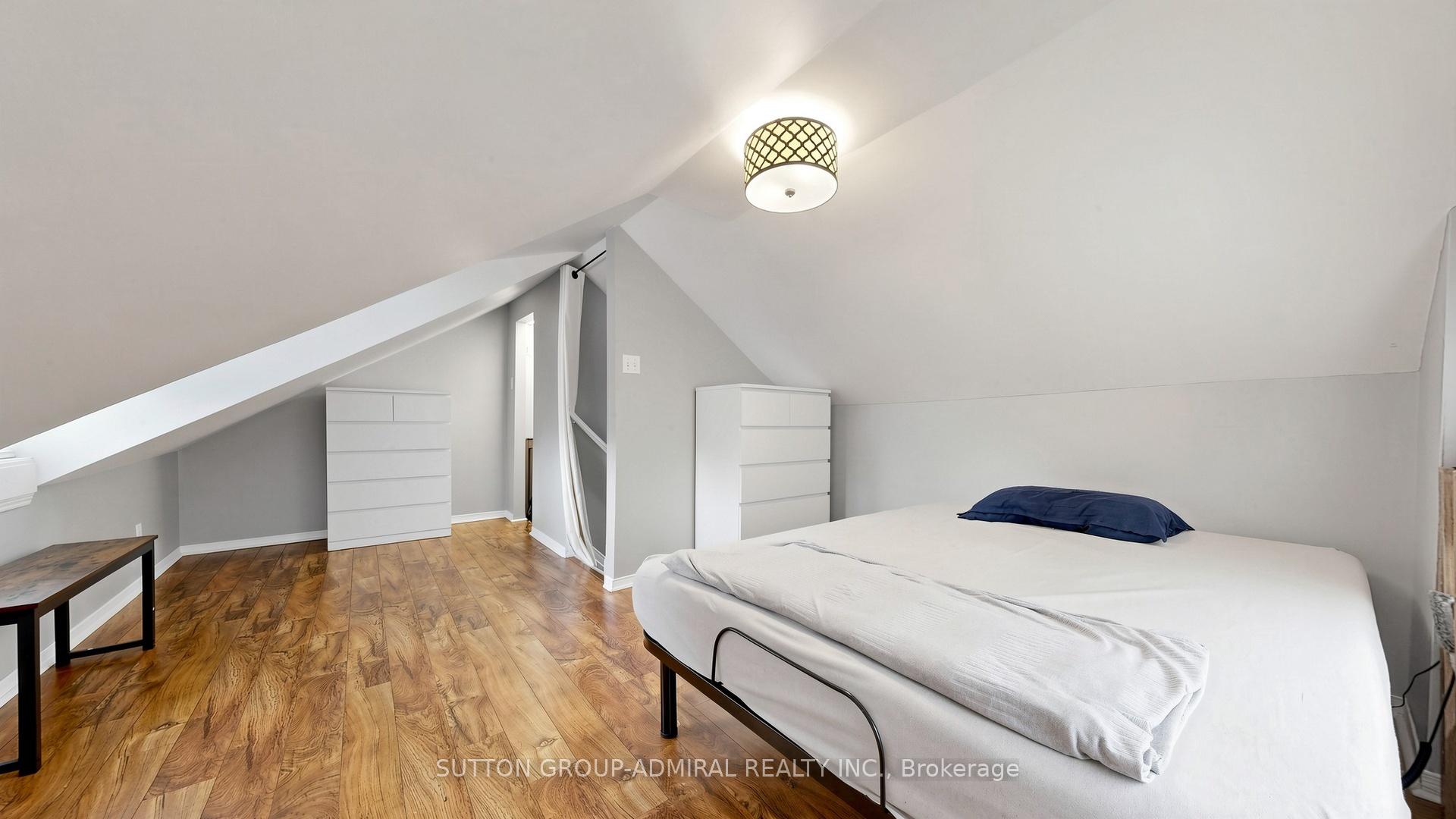 Photo 15 of 75 Rockcliffe Boulevard, Toronto, Rockcliffe-Smythe — HOMEH