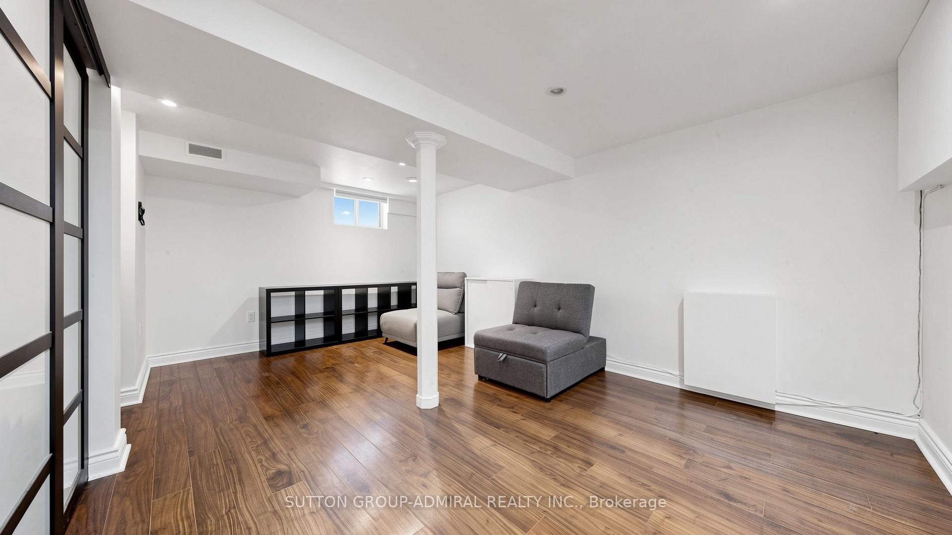 Photo 17 of 75 Rockcliffe Boulevard, Toronto, Rockcliffe-Smythe — HOMEH