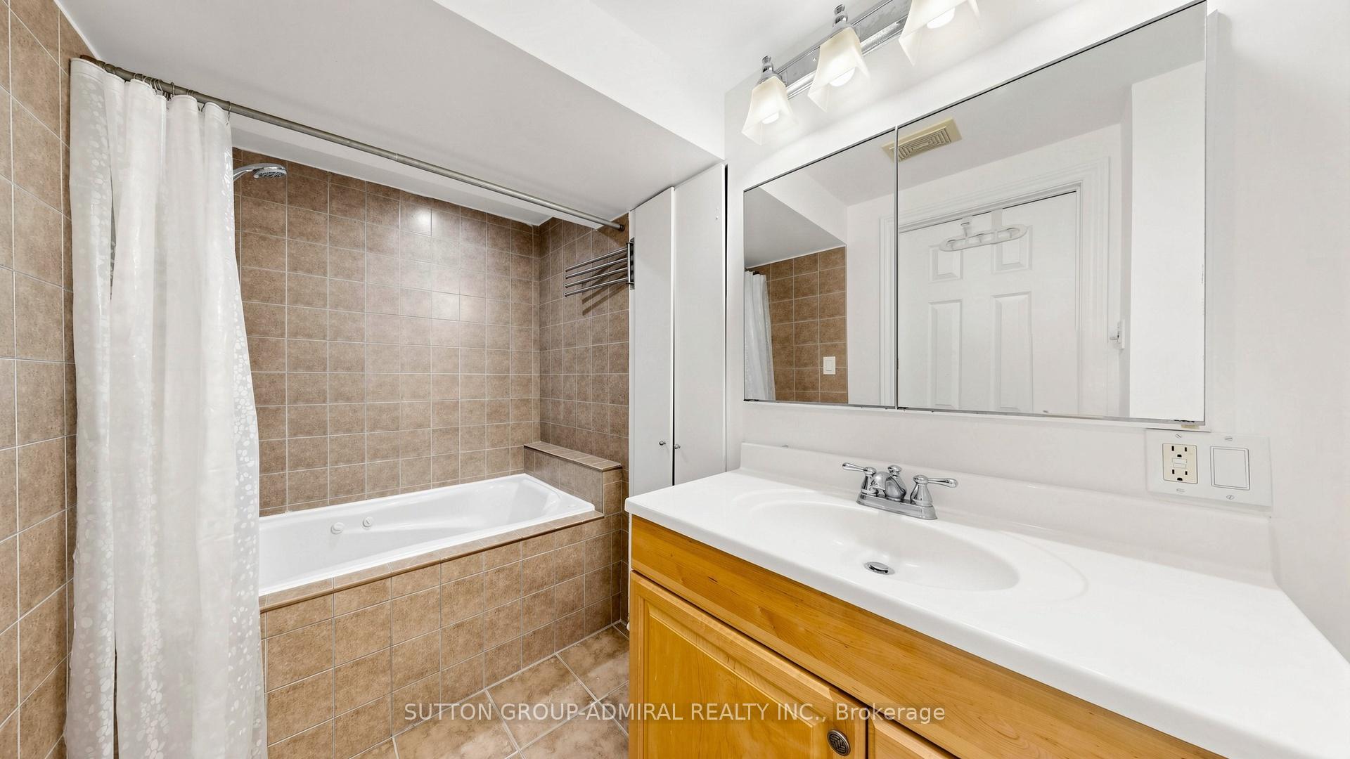 Photo 19 of 75 Rockcliffe Boulevard, Toronto, Rockcliffe-Smythe — HOMEH