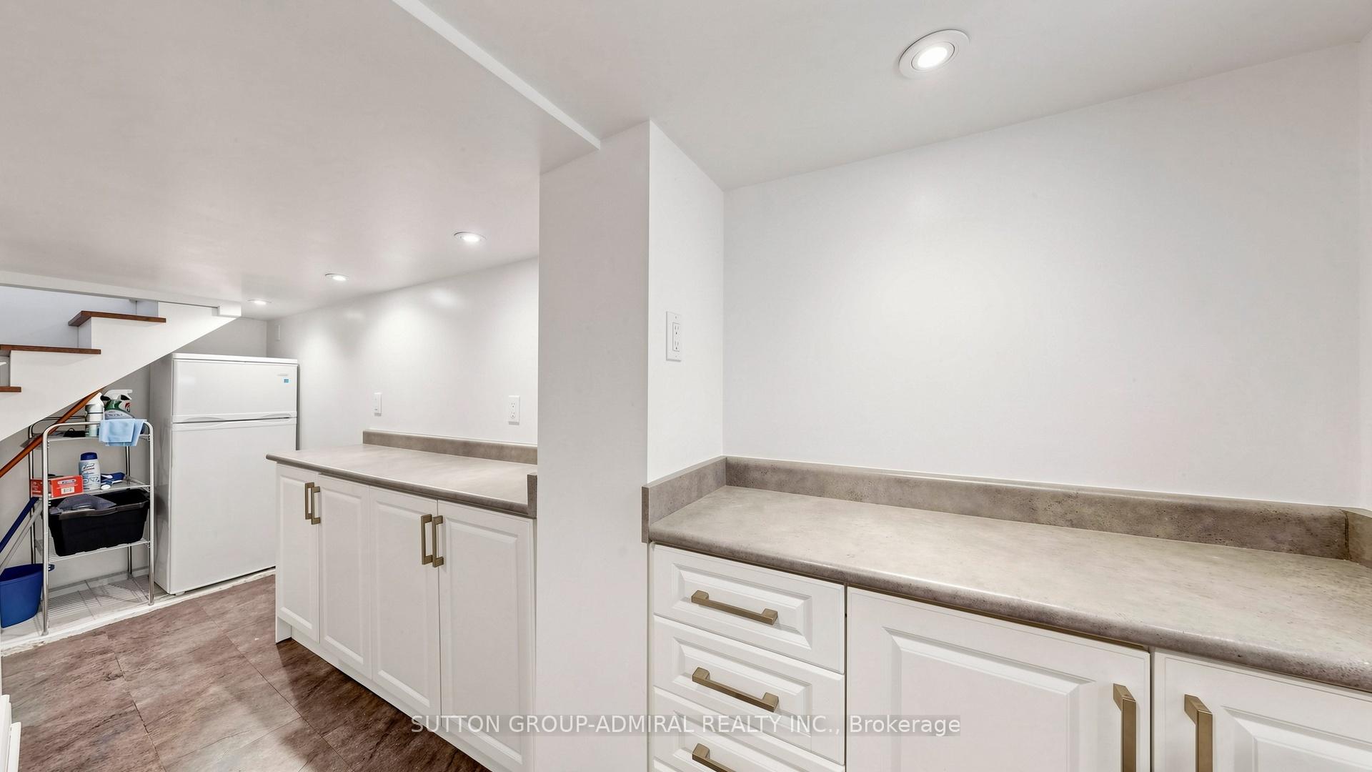 Photo 22 of 75 Rockcliffe Boulevard, Toronto, Rockcliffe-Smythe — HOMEH