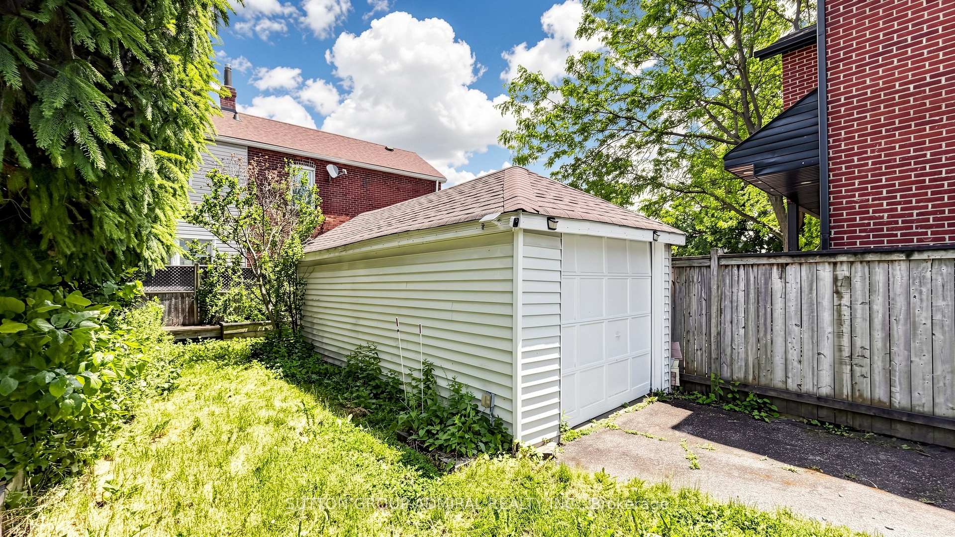 Photo 28 of 75 Rockcliffe Boulevard, Toronto, Rockcliffe-Smythe — HOMEH