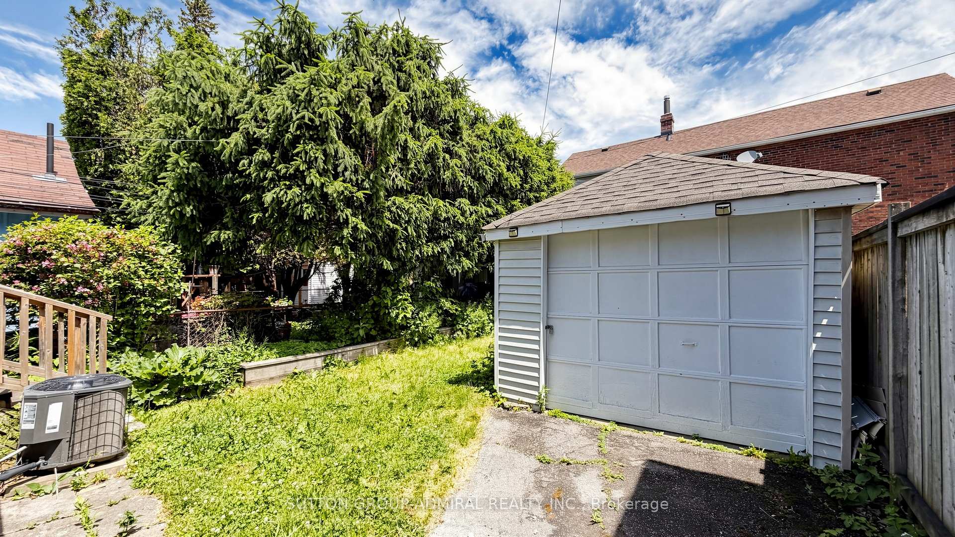 Photo 29 of 75 Rockcliffe Boulevard, Toronto, Rockcliffe-Smythe — HOMEH