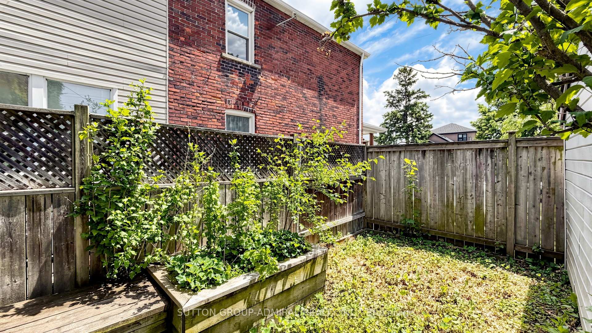 Photo 30 of 75 Rockcliffe Boulevard, Toronto, Rockcliffe-Smythe — HOMEH