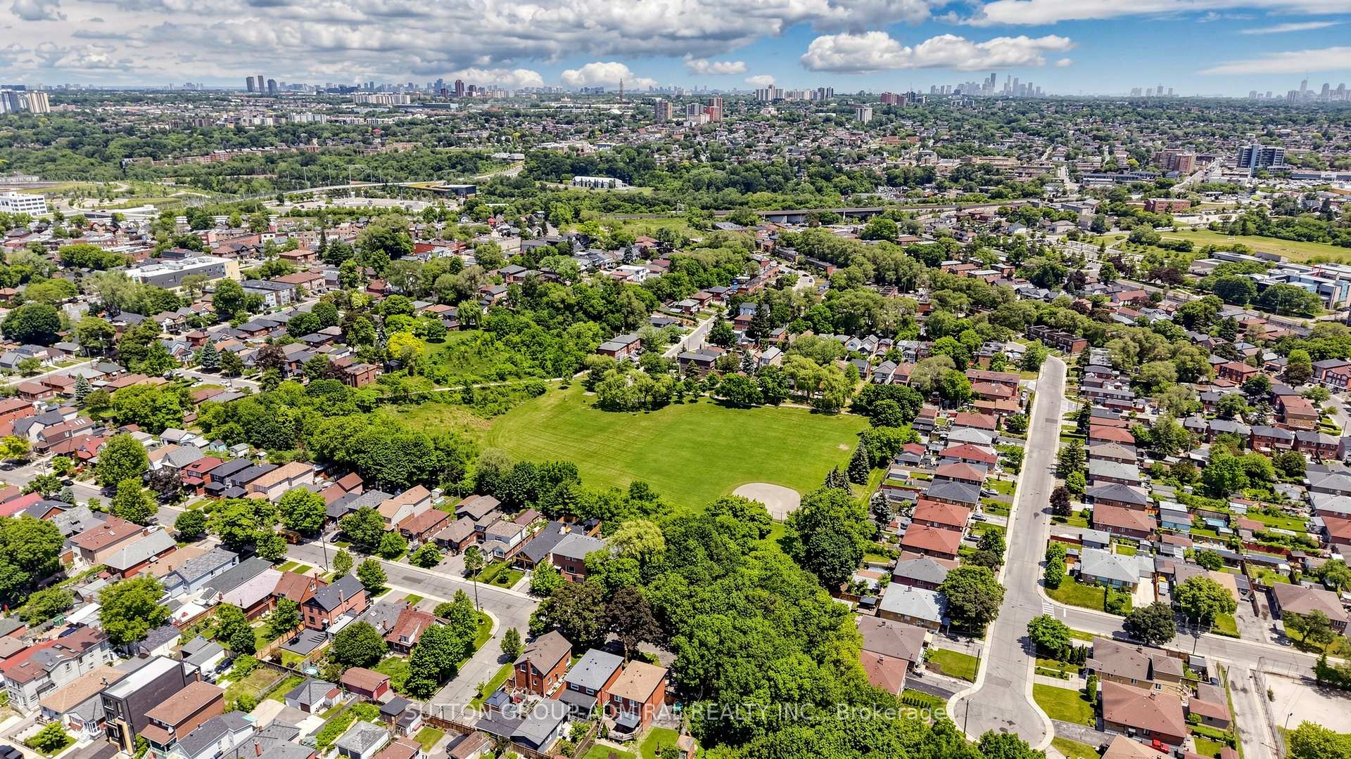 Photo 46 of 75 Rockcliffe Boulevard, Toronto, Rockcliffe-Smythe — HOMEH