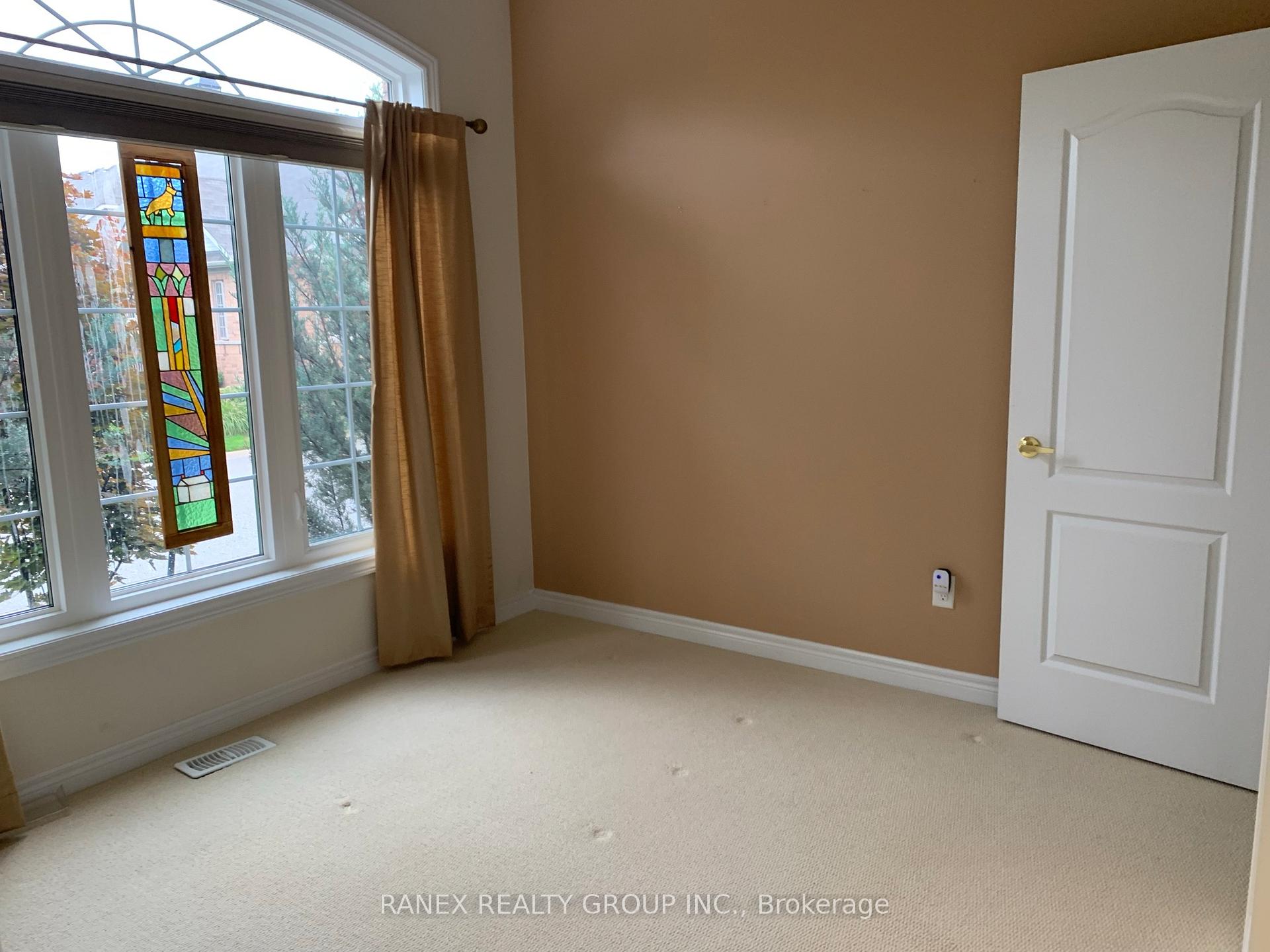Photo 4 of 44 Locust Drive, Brampton, Sandringham-Wellington — HOMEH