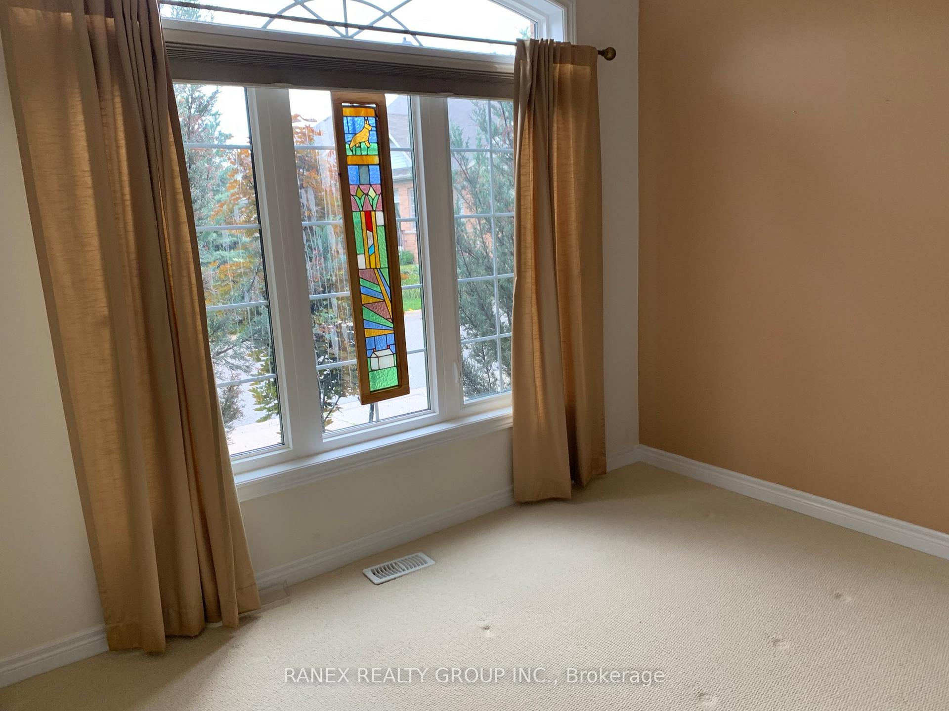 Photo 5 of 44 Locust Drive, Brampton, Sandringham-Wellington — HOMEH