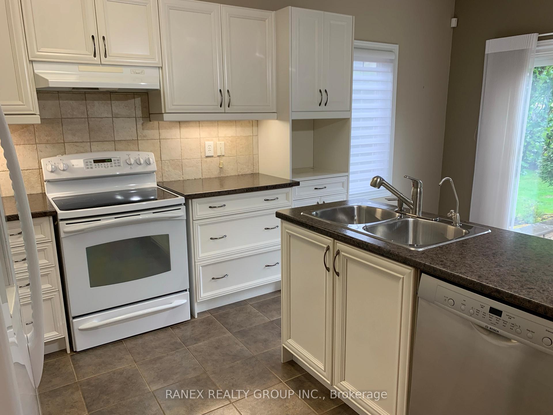 Photo 12 of 44 Locust Drive, Brampton, Sandringham-Wellington — HOMEH