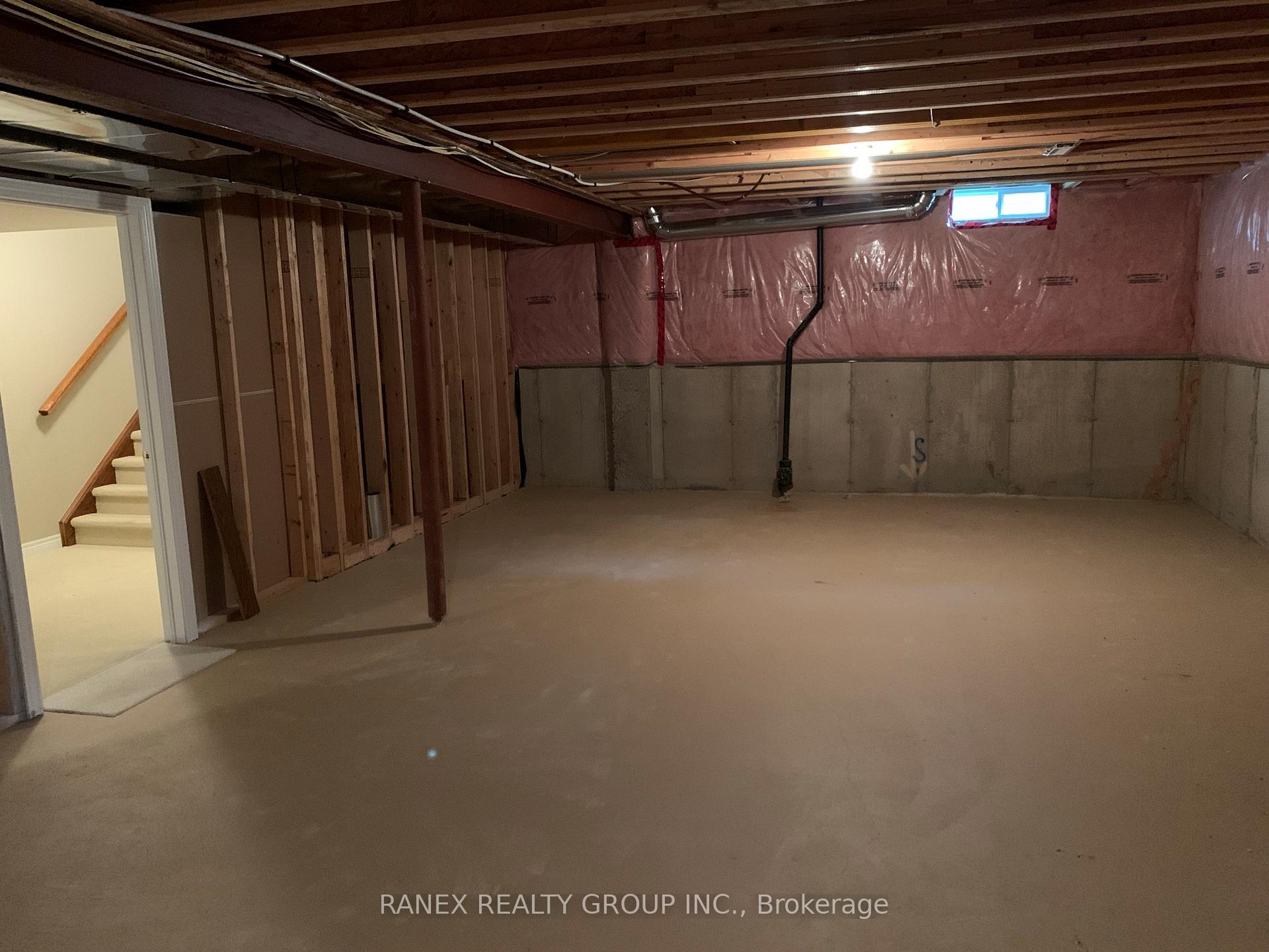 Photo 19 of 44 Locust Drive, Brampton, Sandringham-Wellington — HOMEH