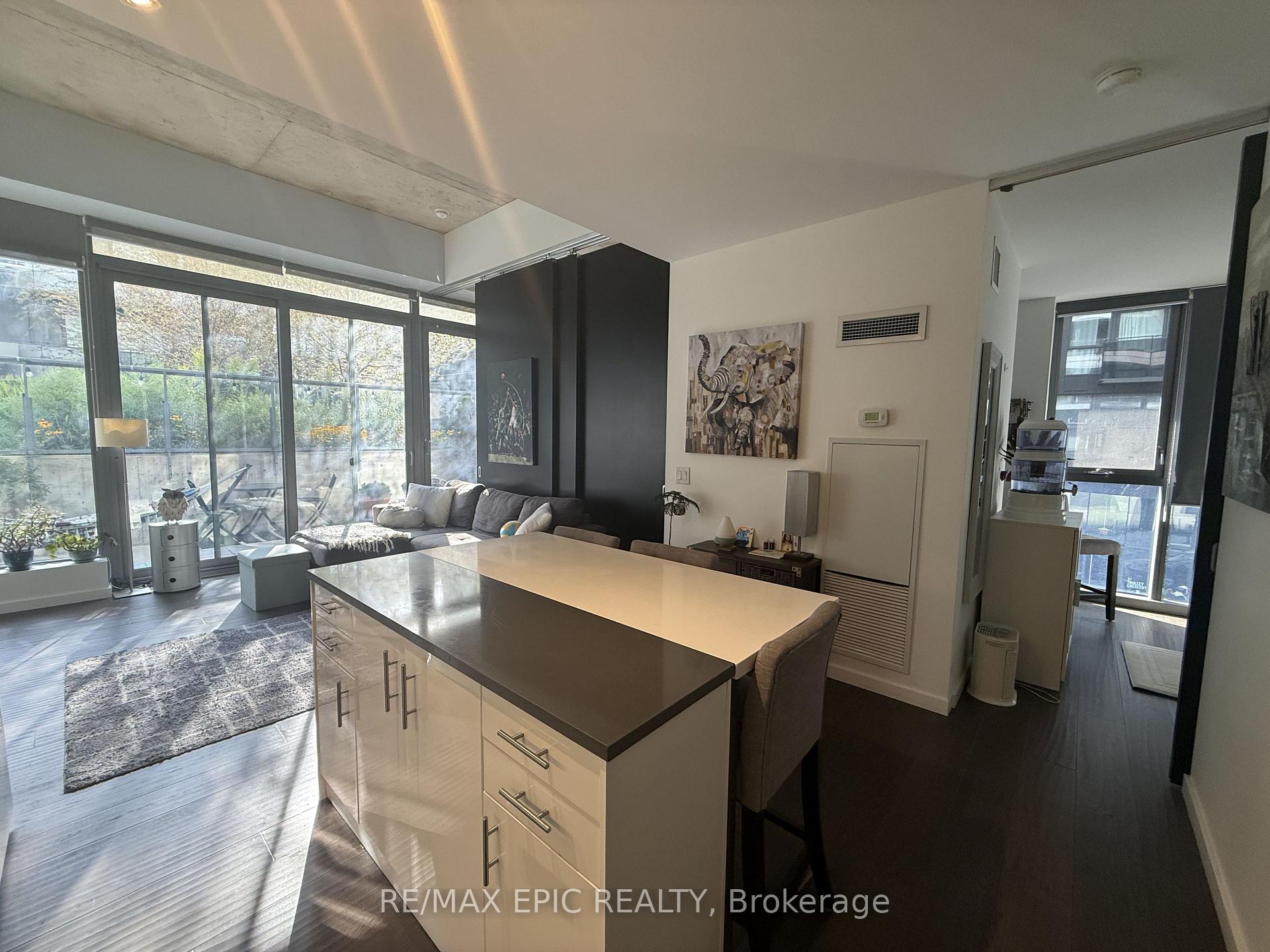 Photo 4 of Unit 305, 32 Trolley Crescent, Toronto, Moss Park — HOMEH