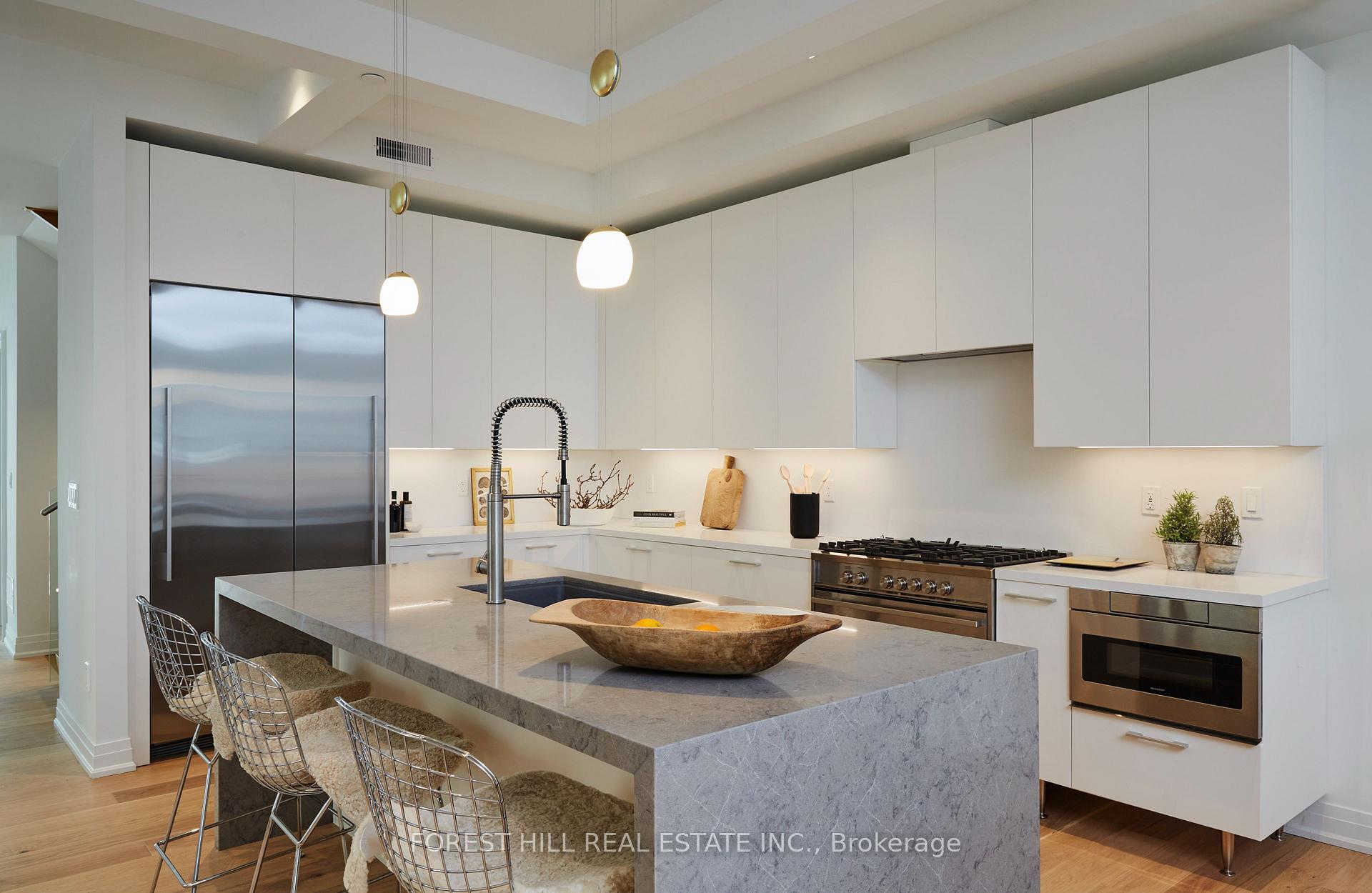 Photo 11 of 23B Lascelles Boulevard, Toronto, Yonge-St. Clair — HOMEH