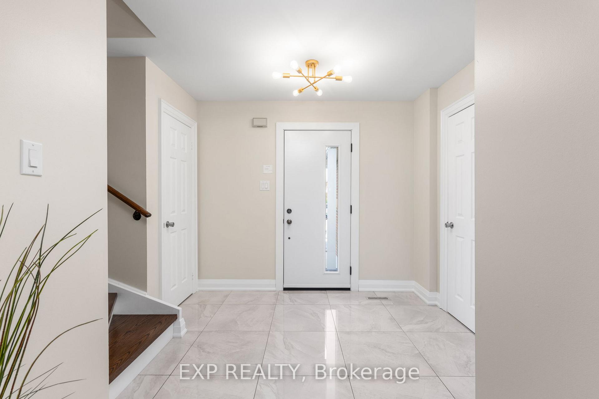 Photo 2 of 224 Timberlane Drive, Brampton, Fletcher's Creek South — HOMEH