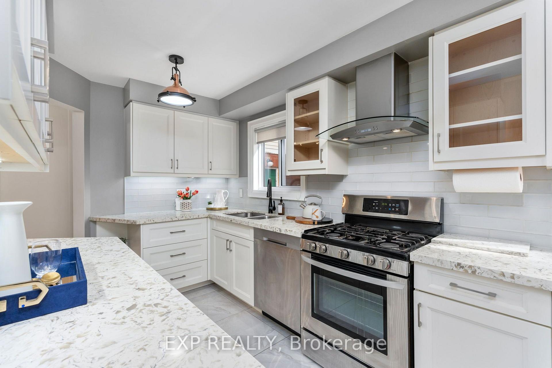 Photo 7 of 224 Timberlane Drive, Brampton, Fletcher's Creek South — HOMEH