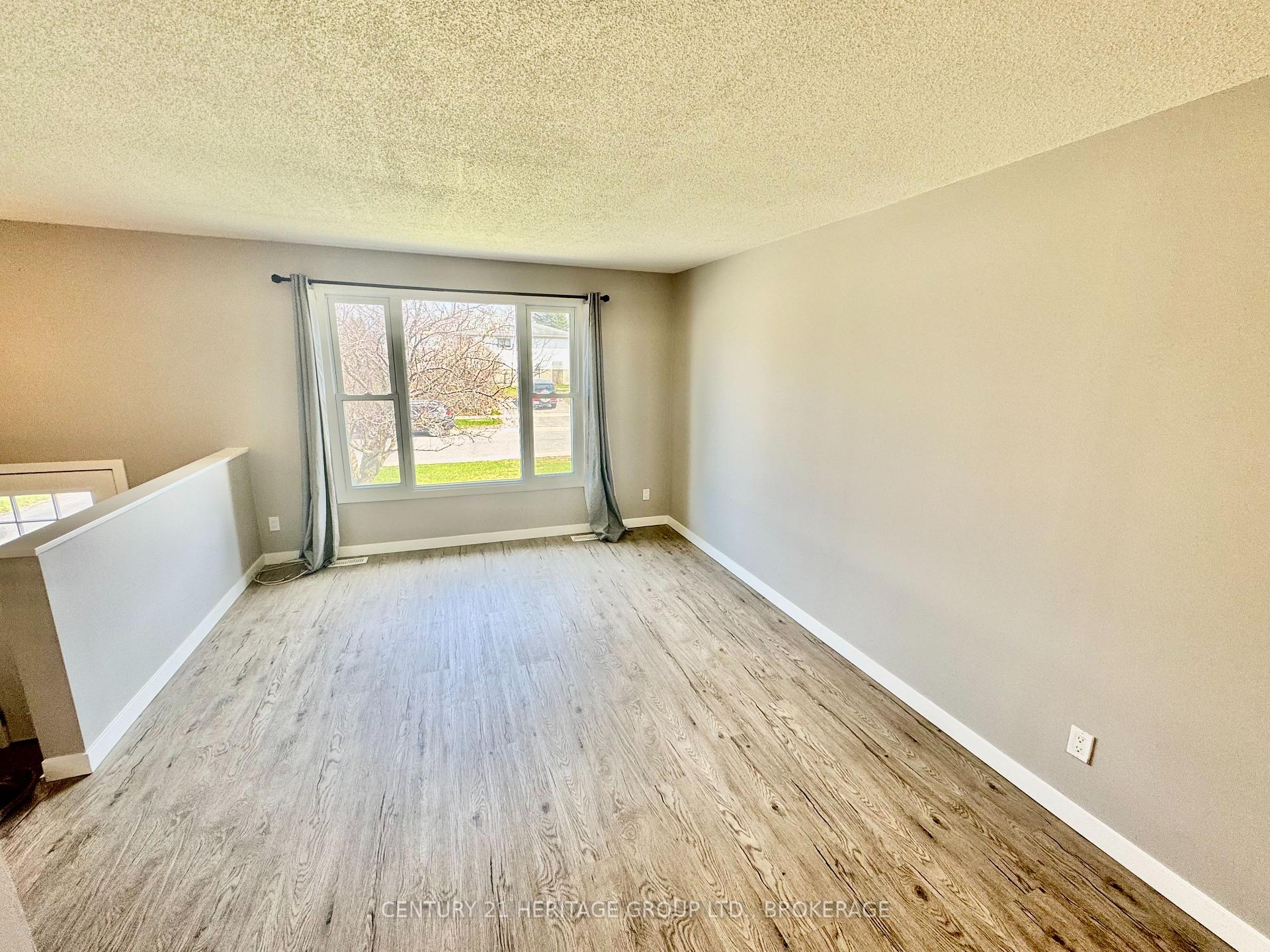 Photo 6 of 356 Owens Crescent, Kingston, East Gardiners Rd — HOMEH