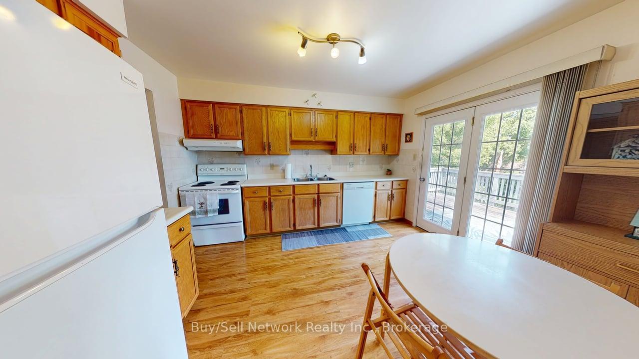 Photo 3 of 2565 Marsdale Drive, Peterborough, Ashburnham Ward 4 — HOMEH