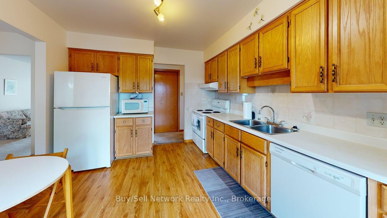 Photo 4 of 2565 Marsdale Drive, Peterborough, Ashburnham Ward 4 — HOMEH