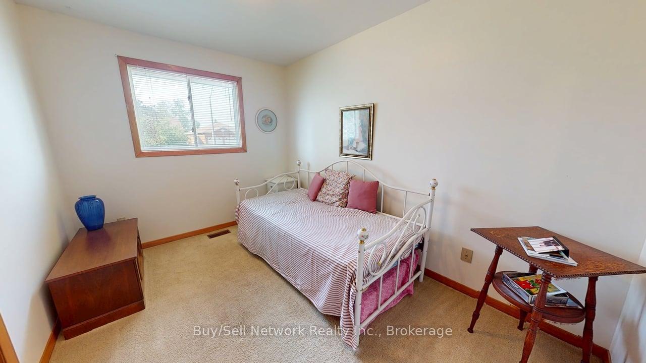 Photo 16 of 2565 Marsdale Drive, Peterborough, Ashburnham Ward 4 — HOMEH