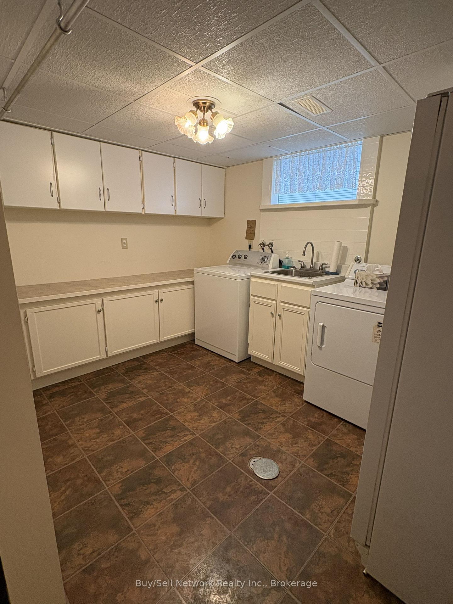 Photo 21 of 2565 Marsdale Drive, Peterborough, Ashburnham Ward 4 — HOMEH