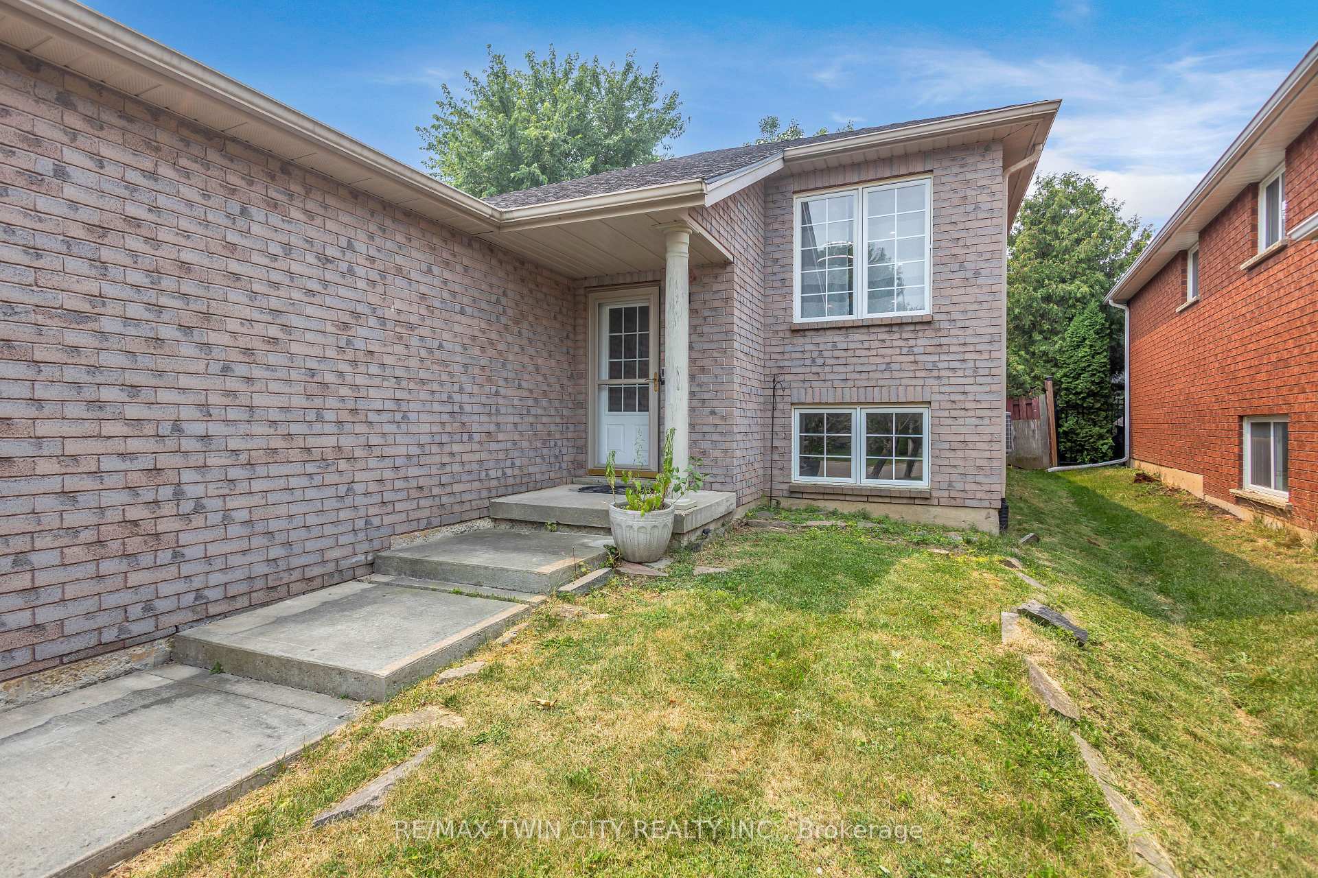 Photo 4 of 4 Dowden Avenue, Brantford, Tutela Heights — HOMEH