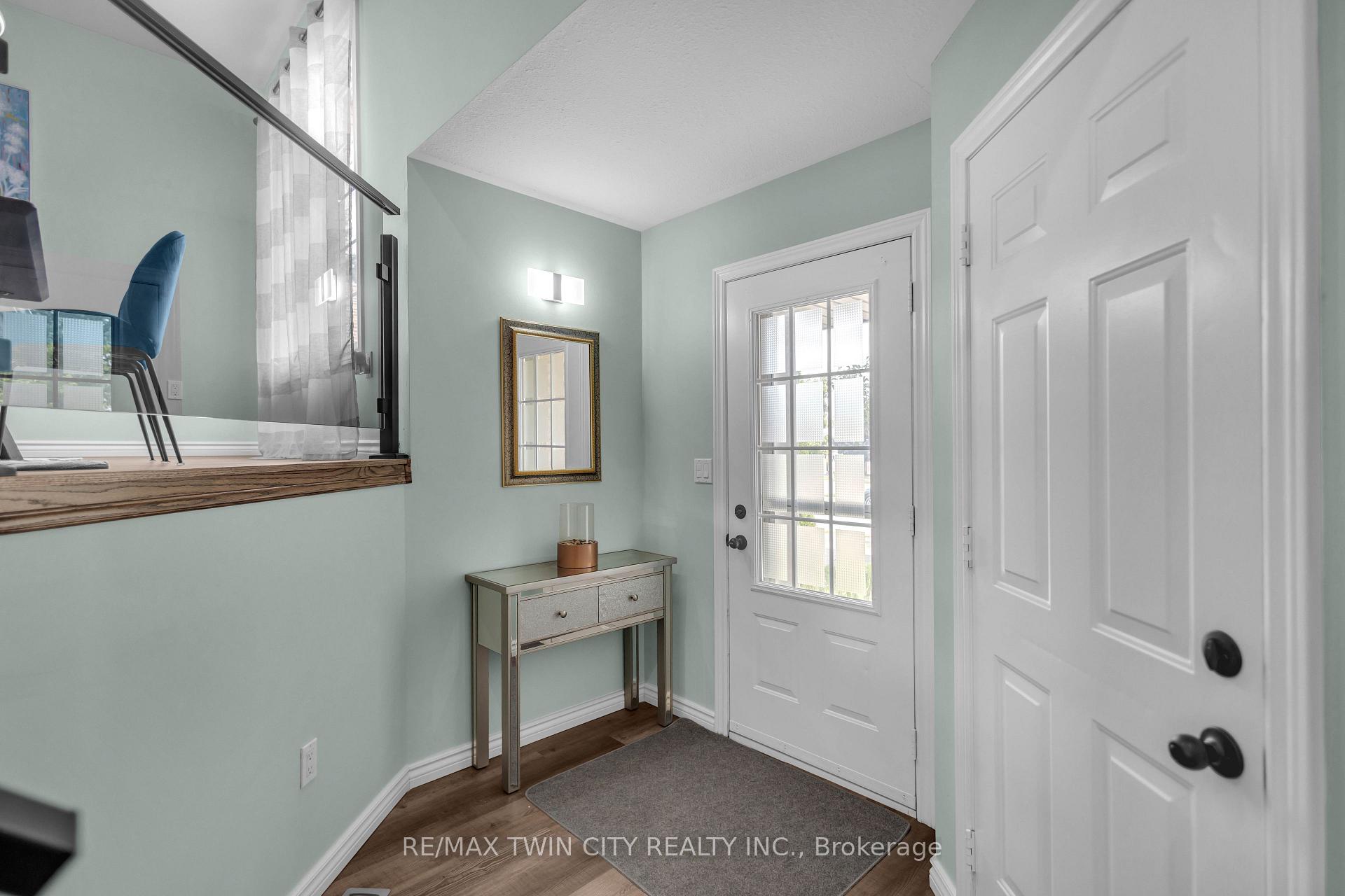Photo 5 of 4 Dowden Avenue, Brantford, Tutela Heights — HOMEH