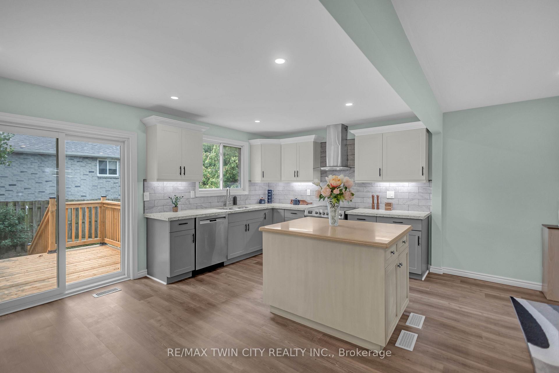 Photo 13 of 4 Dowden Avenue, Brantford, Tutela Heights — HOMEH
