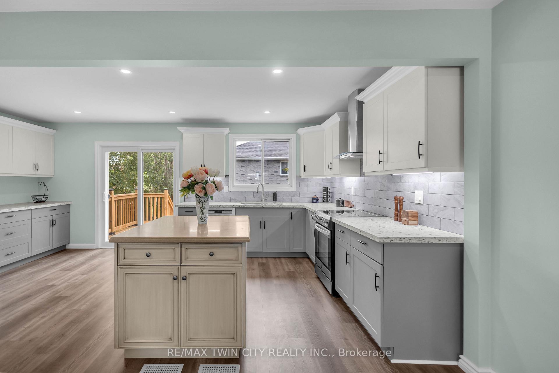Photo 15 of 4 Dowden Avenue, Brantford, Tutela Heights — HOMEH