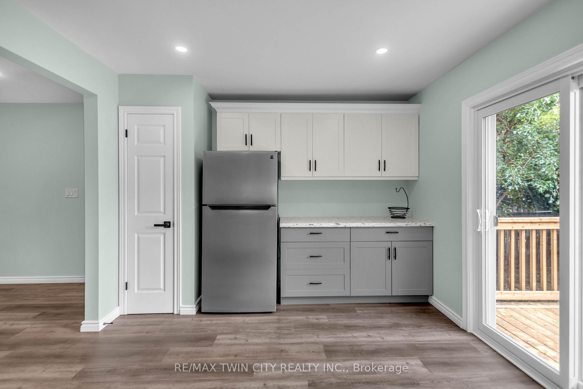 Photo 16 of 4 Dowden Avenue, Brantford, Tutela Heights — HOMEH